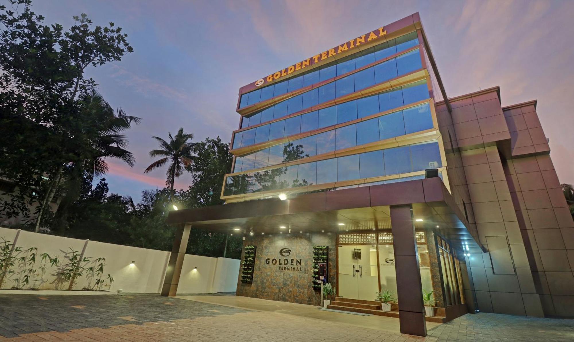 Hotel Treebo Golden Terminal, Airport 3*
