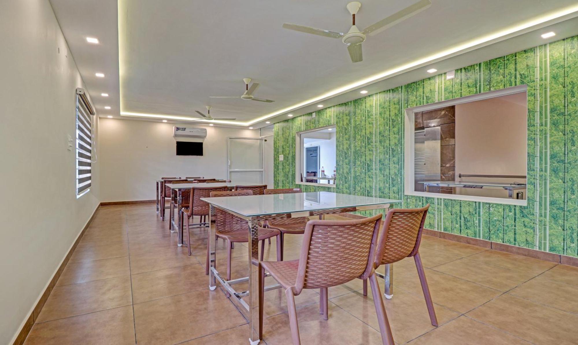 Hotel Treebo Golden Terminal, Airport Kochi