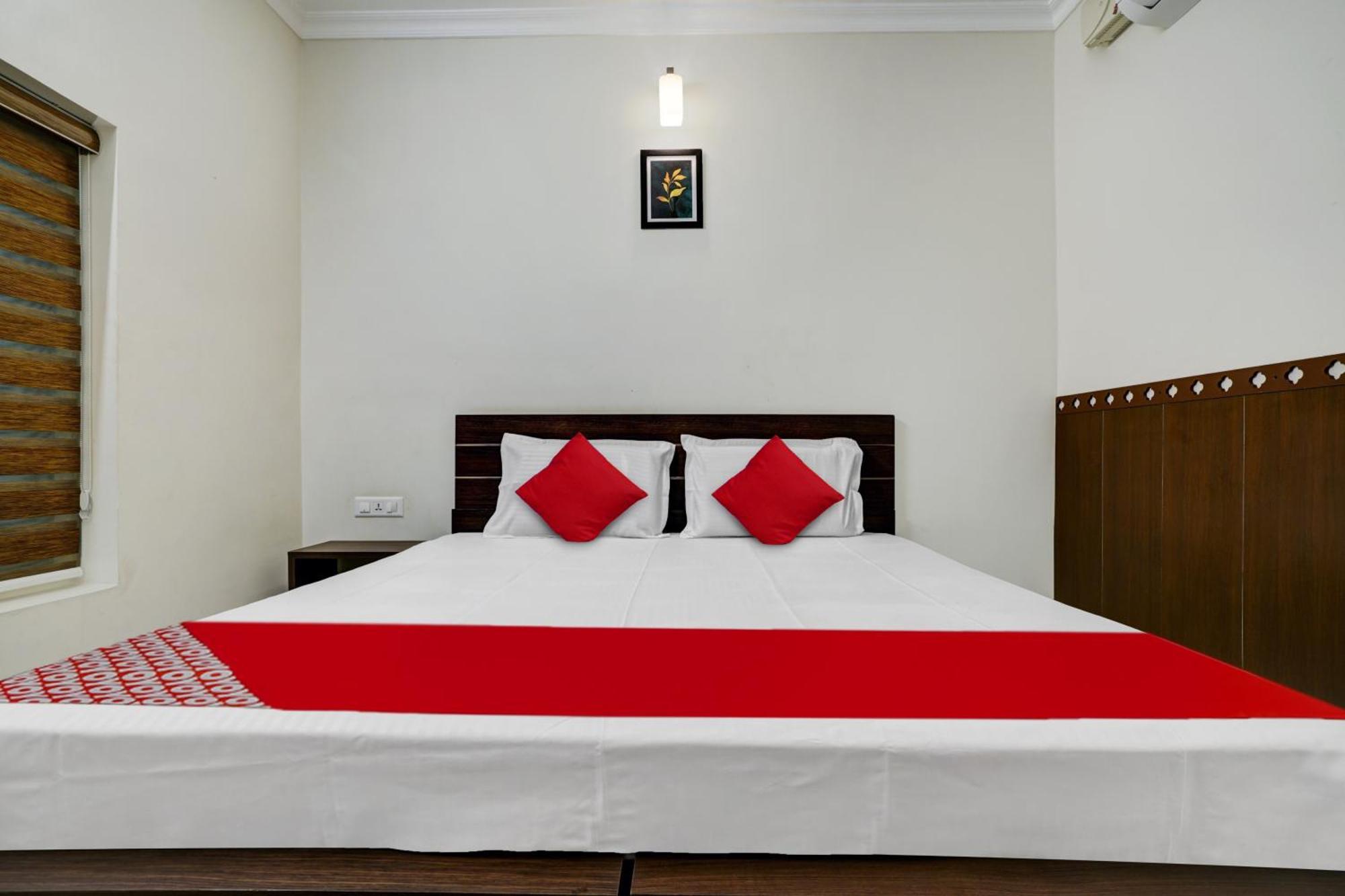 Oyo Flagship Darsana Central Kochi