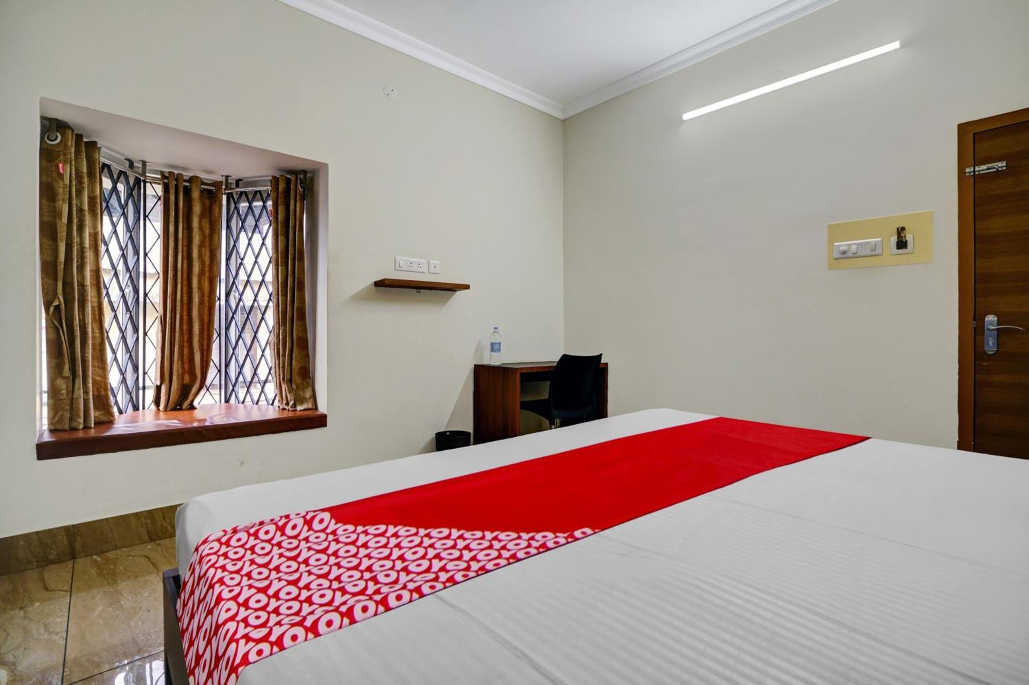 Hotel Oyo Flagship Darsana Central