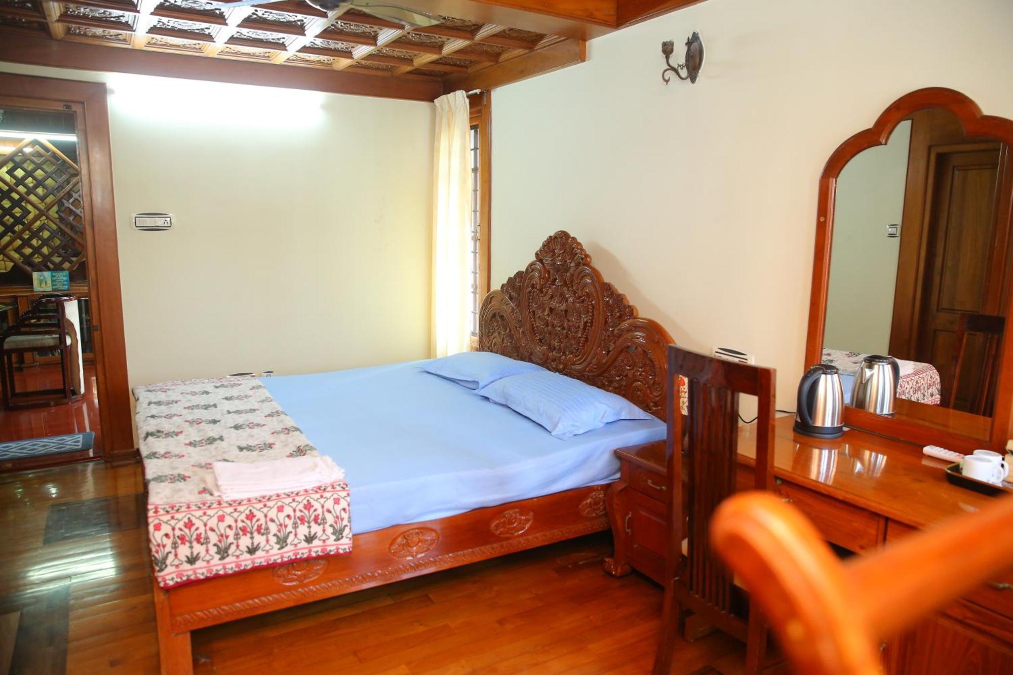 Court View Apartment *