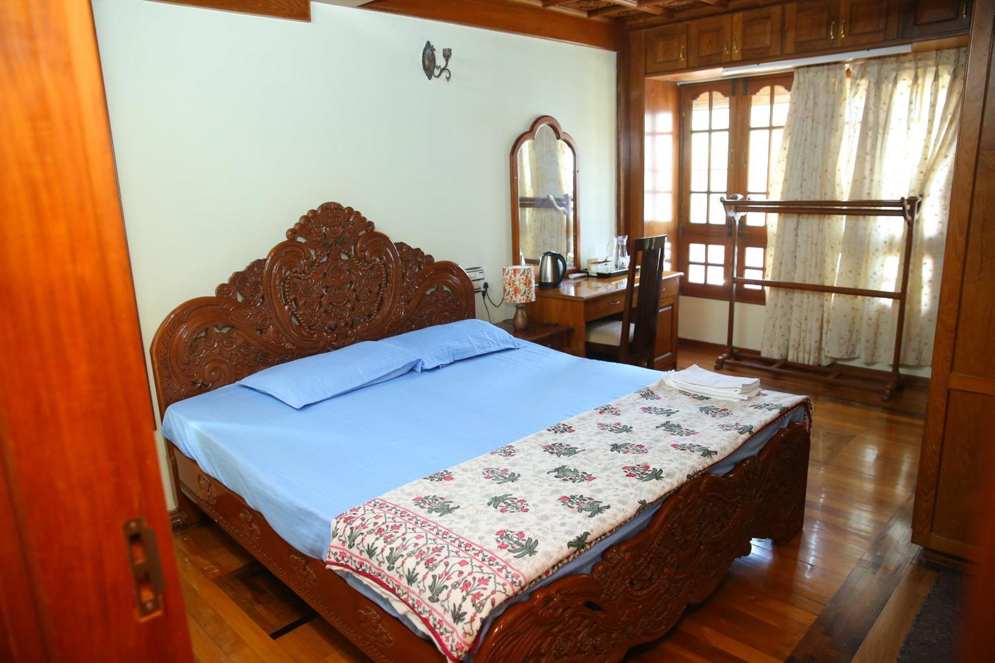 Court View Apartment