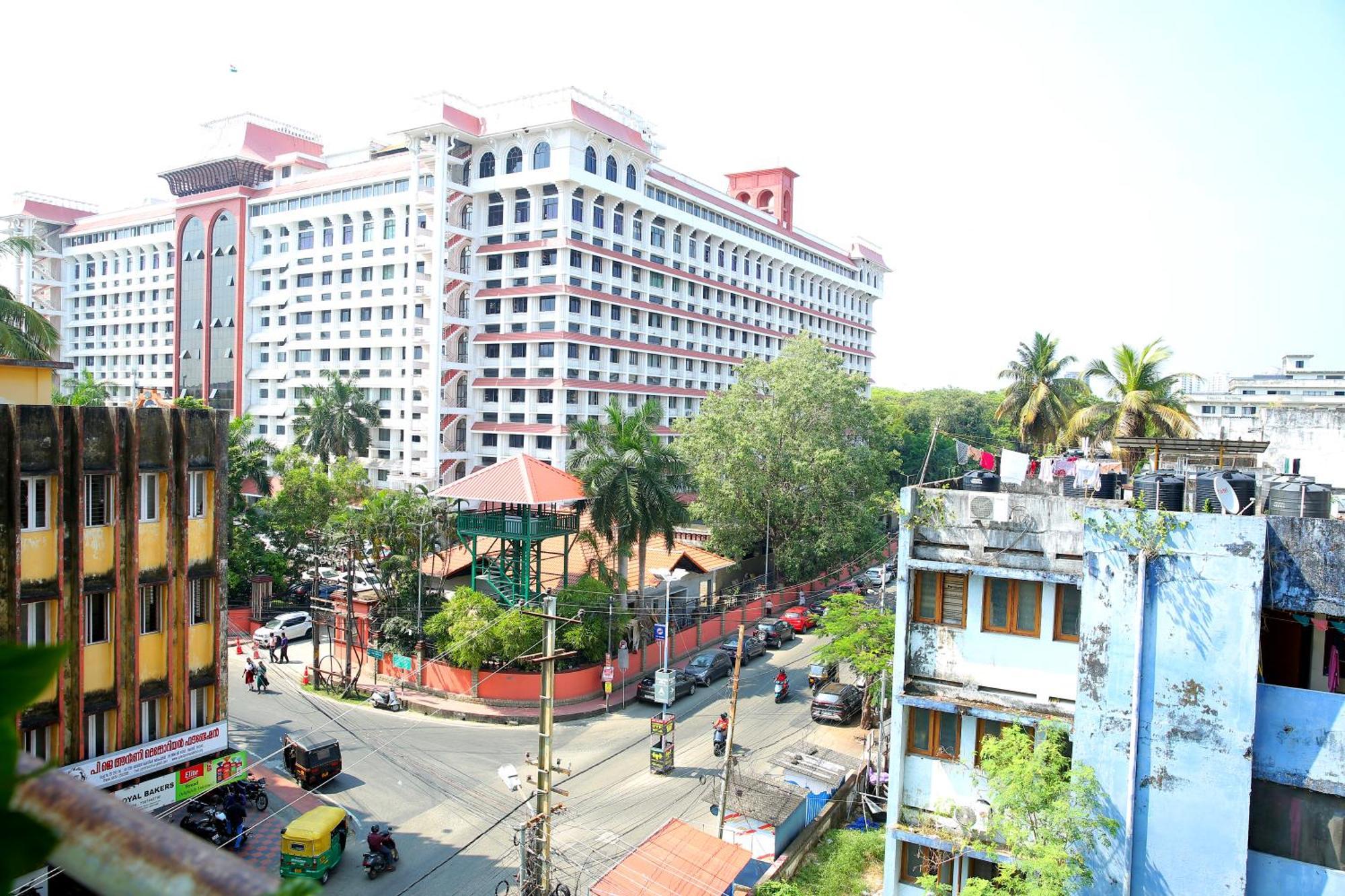 Court View Apartment
