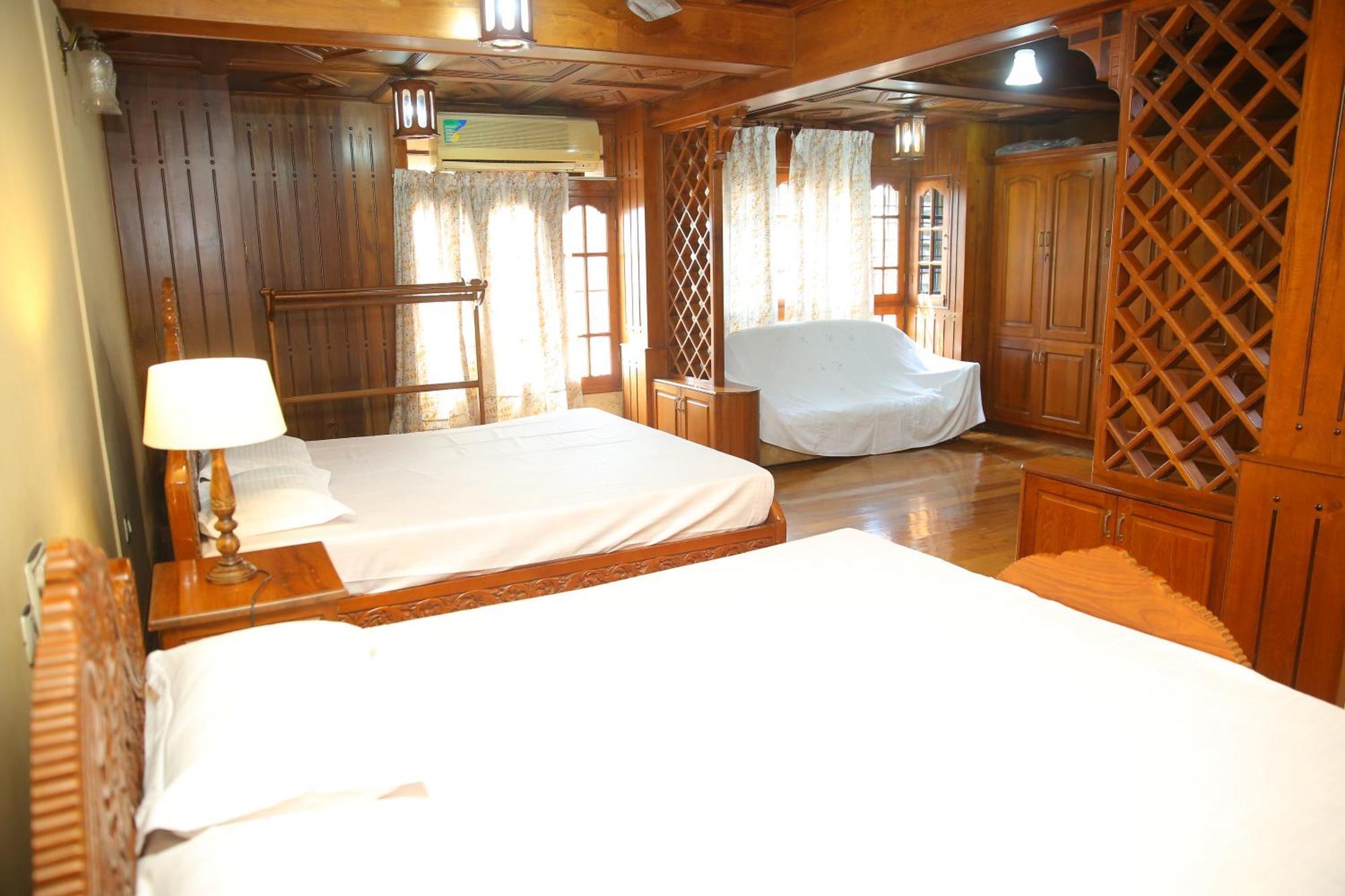 Court View Apartment *