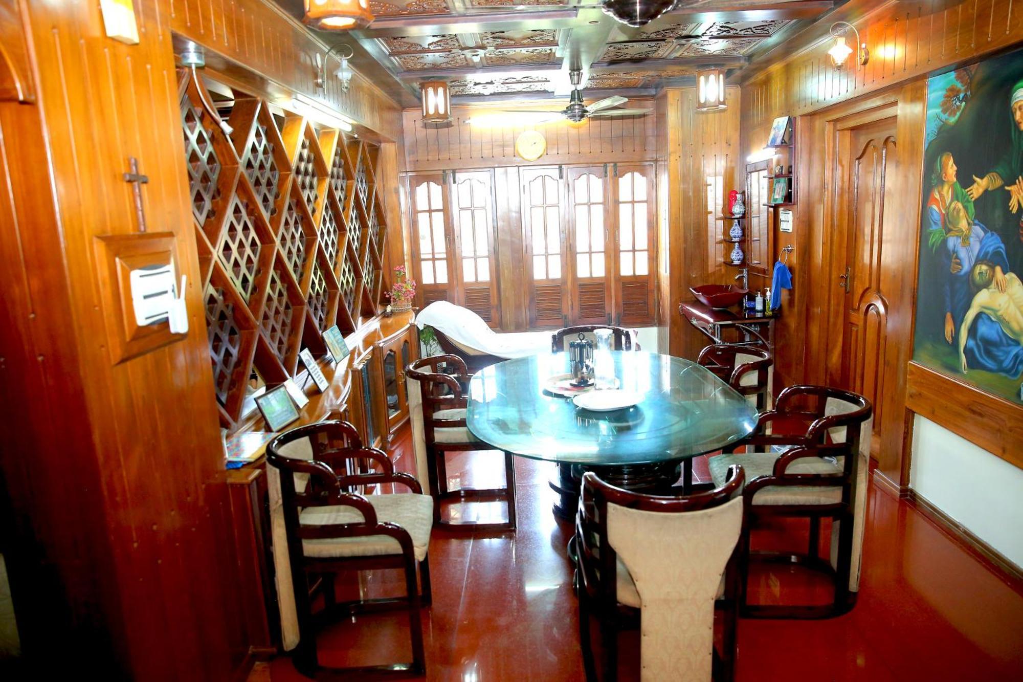 Court View Apartment Kochi