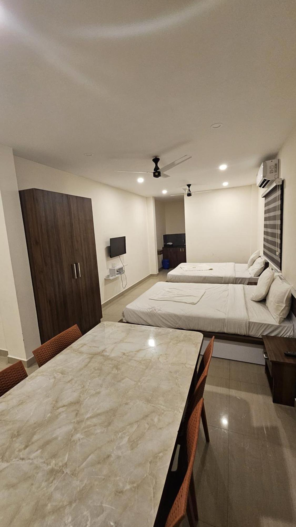 Hotel Heres Residency *
