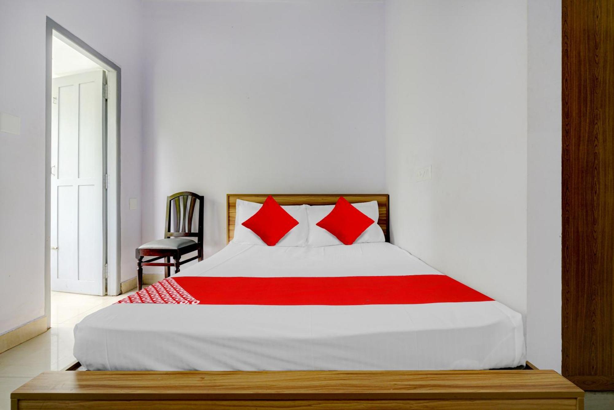Oyo Flagship Blue Moon Residency 3* Kochi