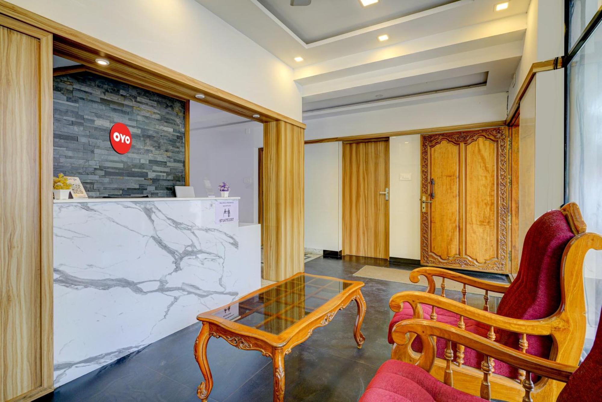 Oyo Flagship Blue Moon Residency 3*