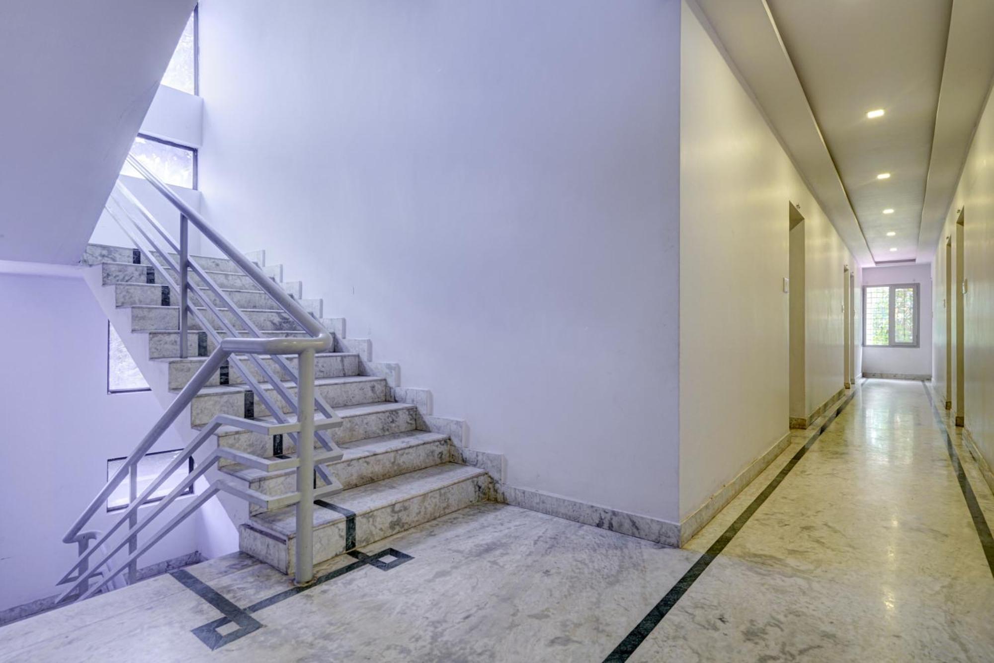 Oyo Flagship Blue Moon Residency 3* Kochi