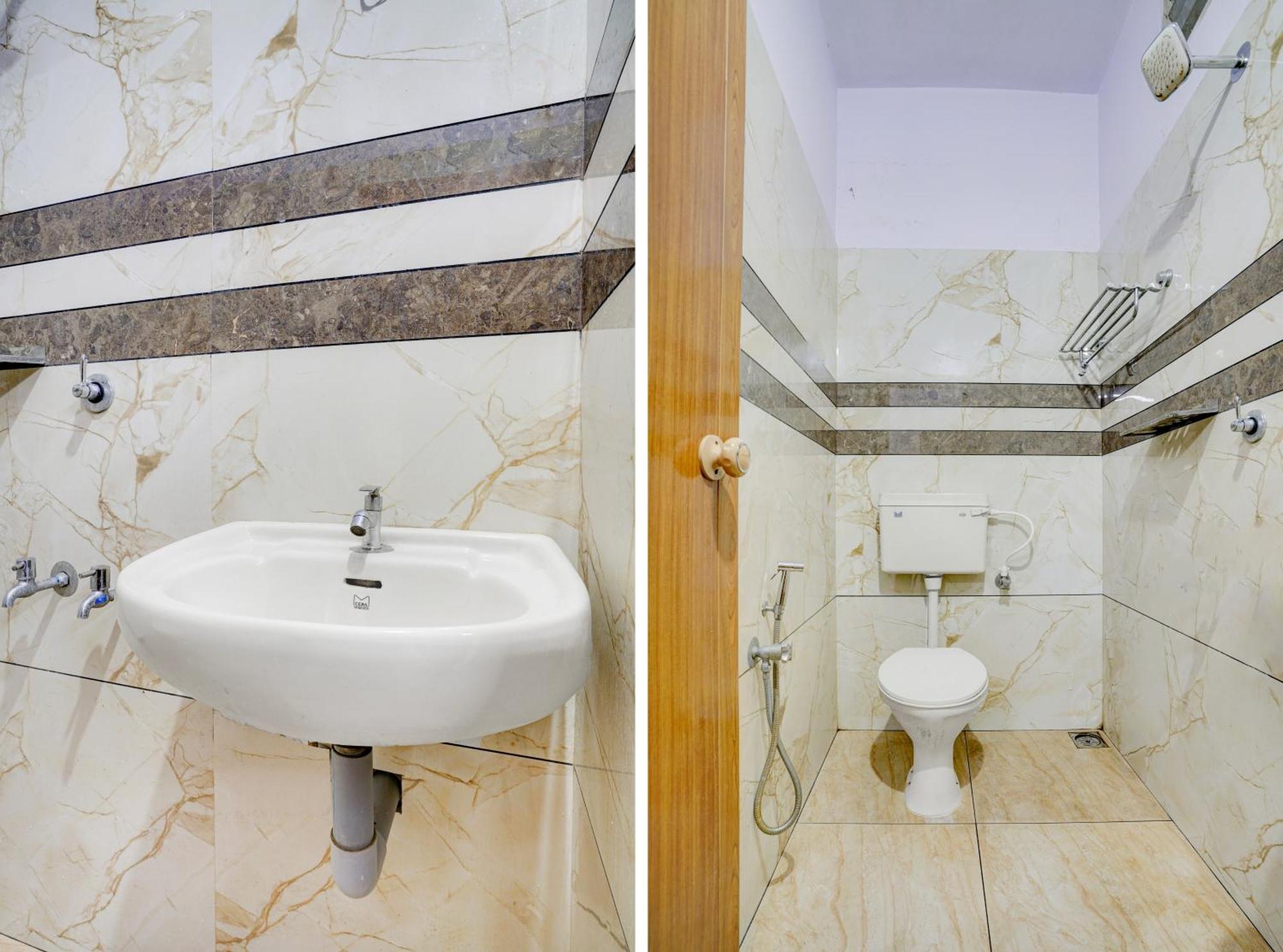 Oyo Flagship Blue Moon Residency Kochi