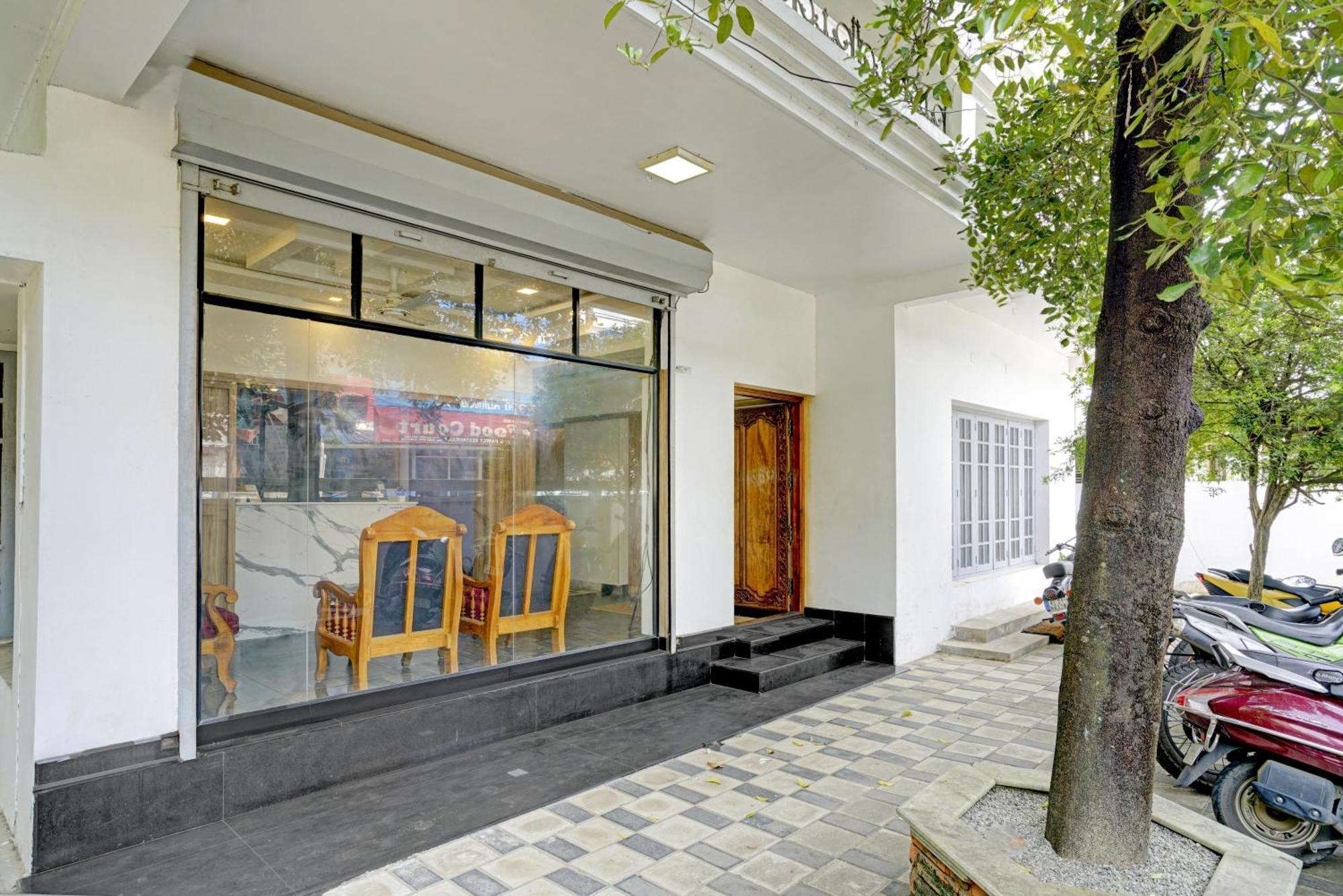 Oyo Flagship Blue Moon Residency Hotel