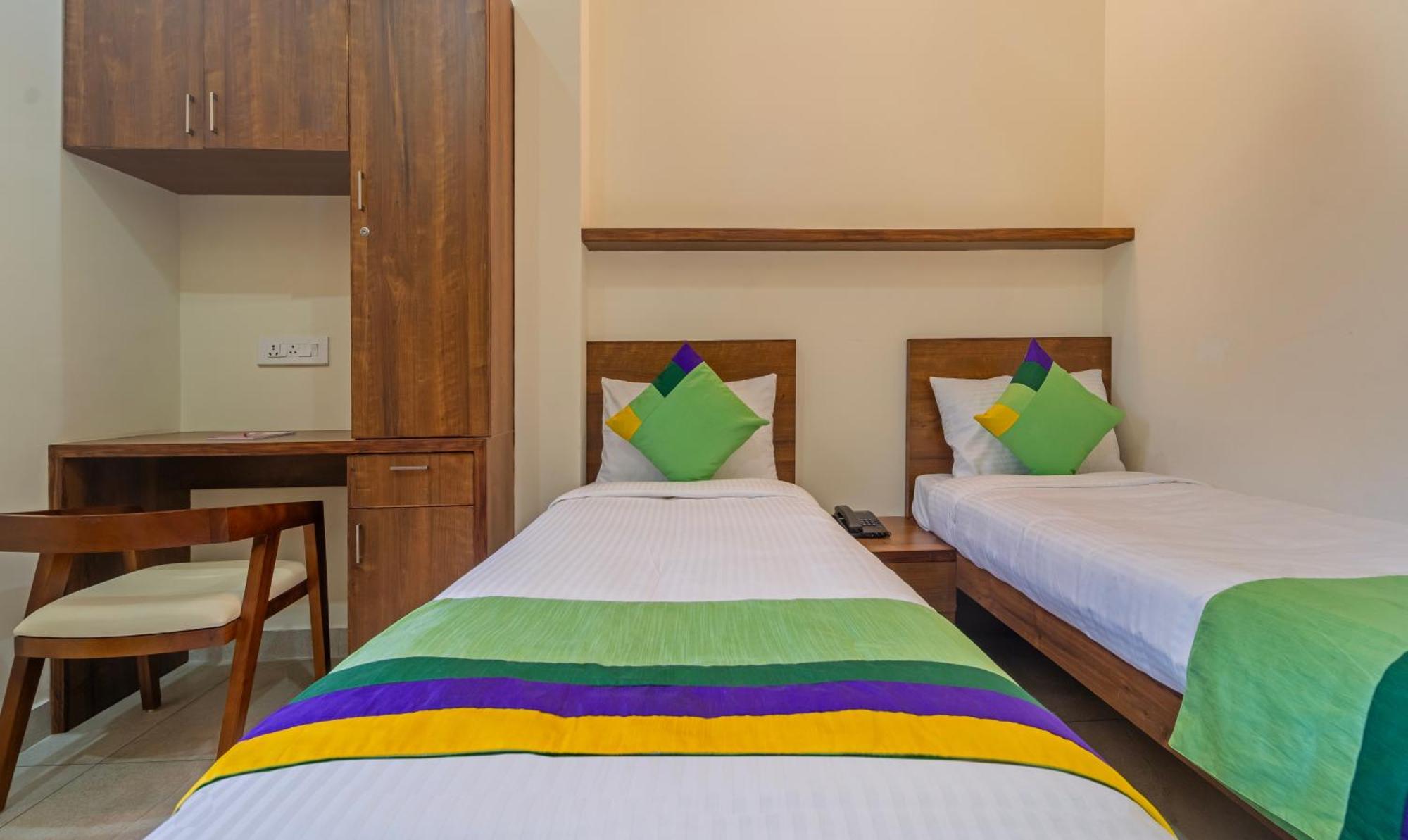 Hotel Itsy Avani Stays, Vyttila,