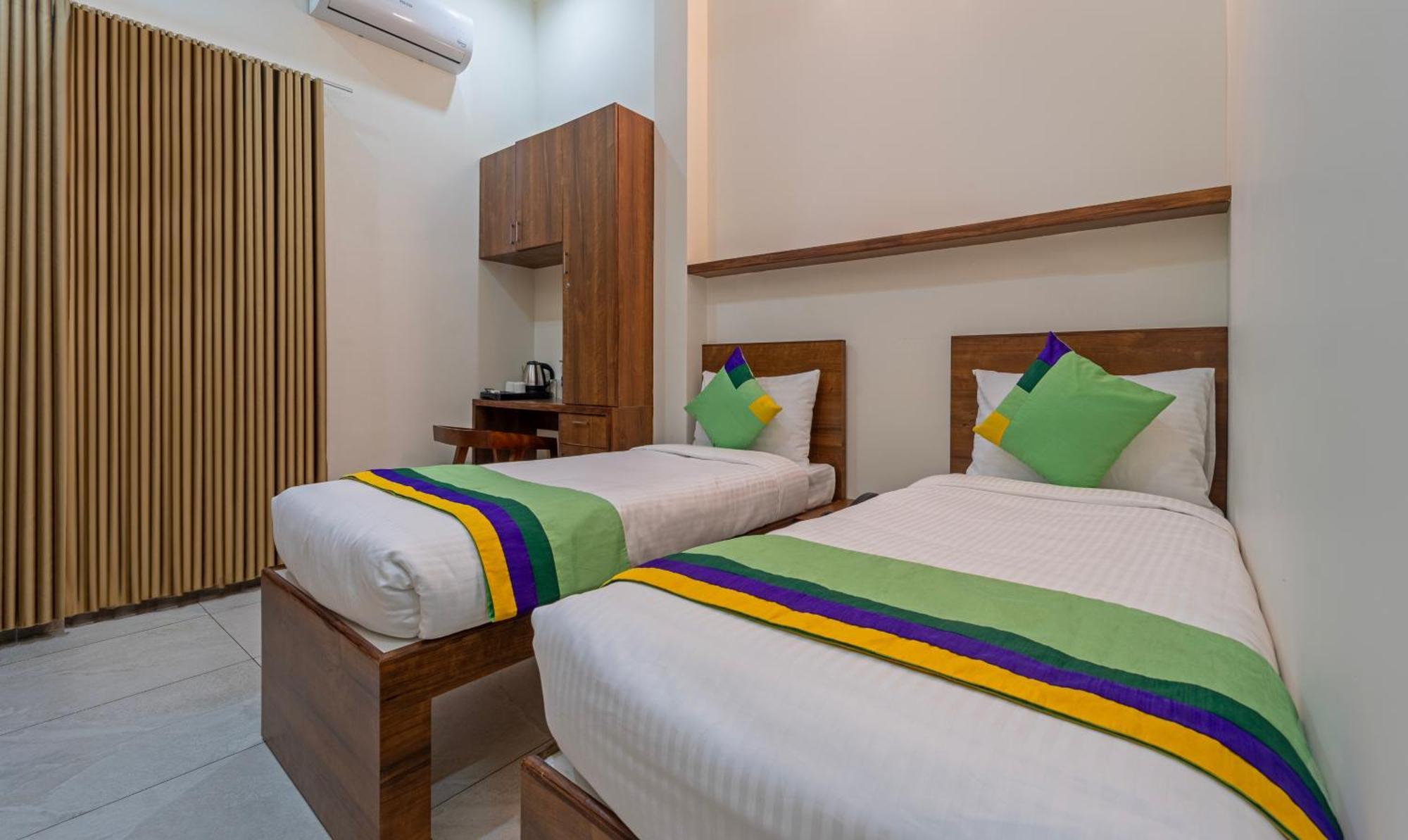 Itsy Avani Stays, Vyttila, Kochi