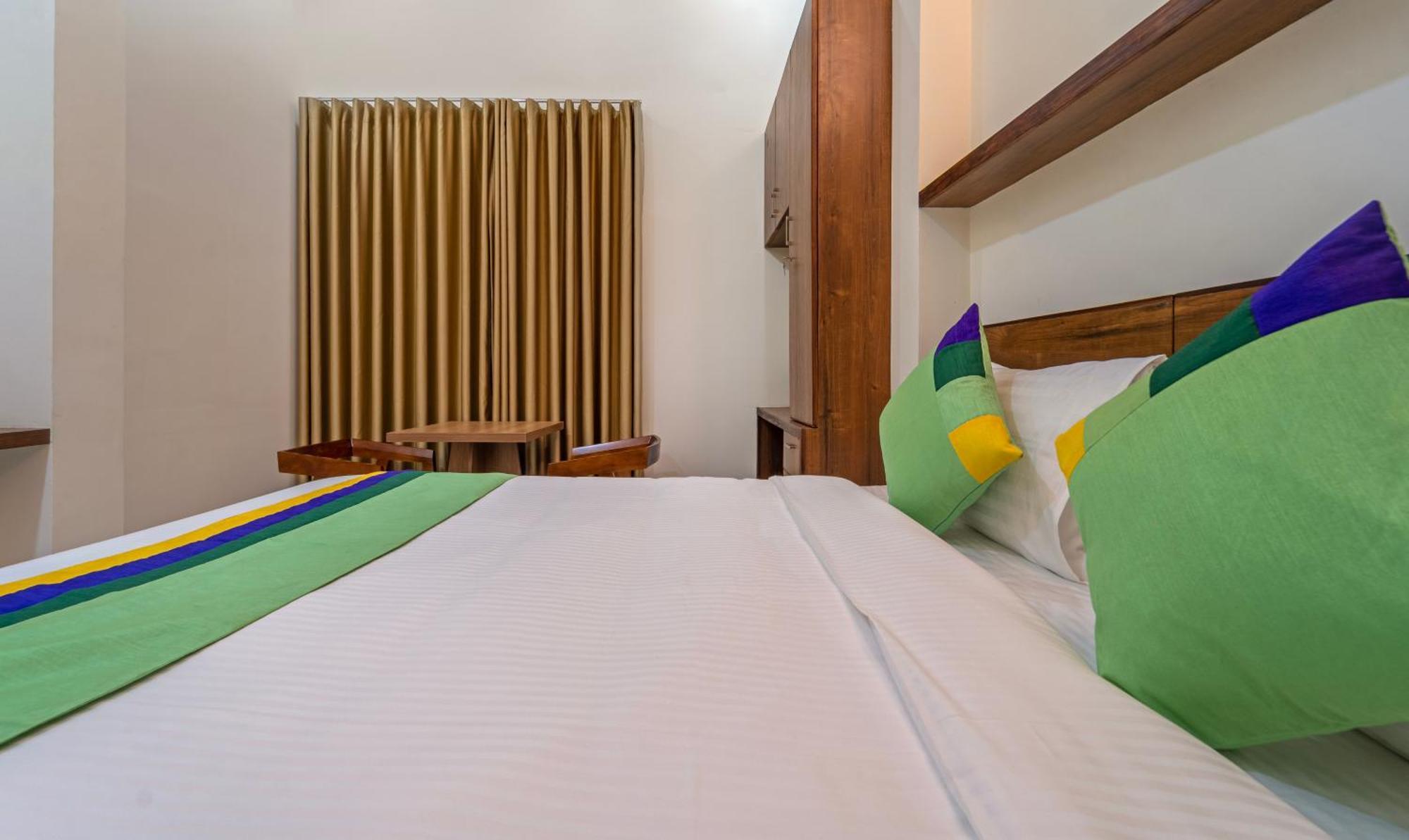 Itsy Avani Stays, Vyttila, Kochi