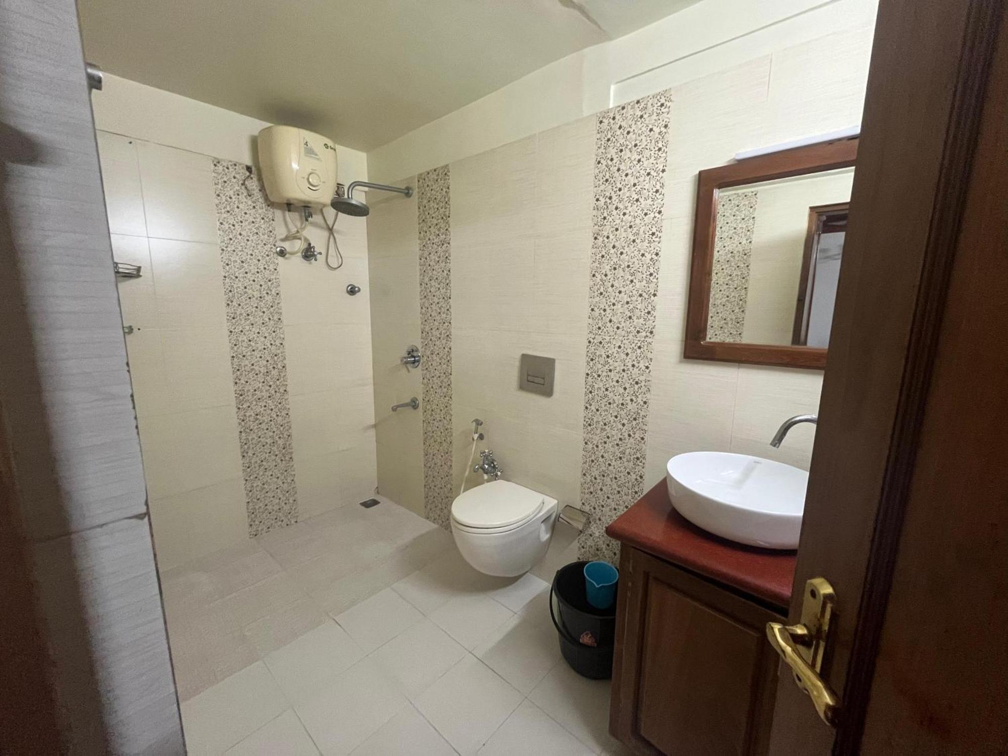 Court View Apartment *