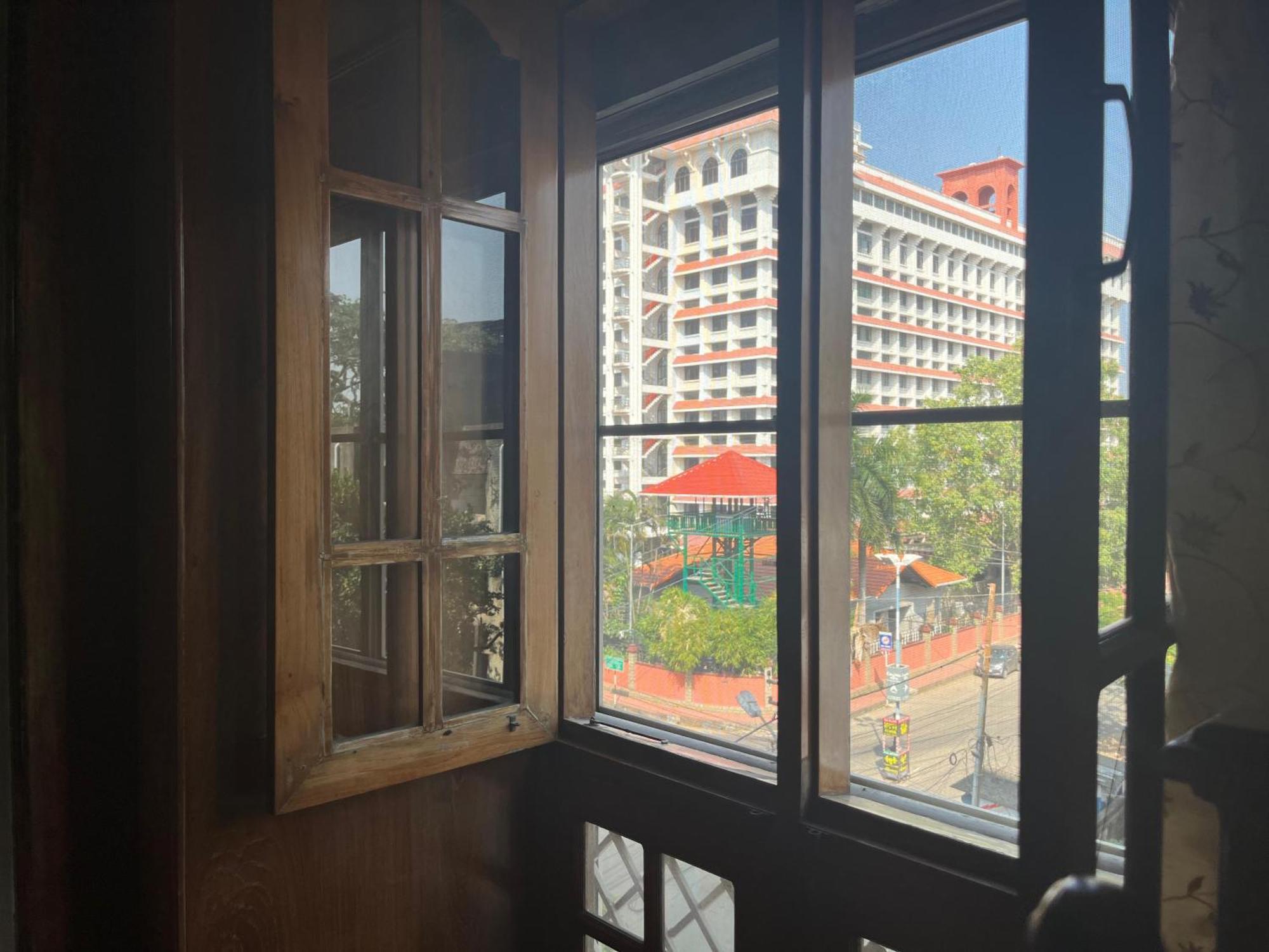 Court View Apartment *