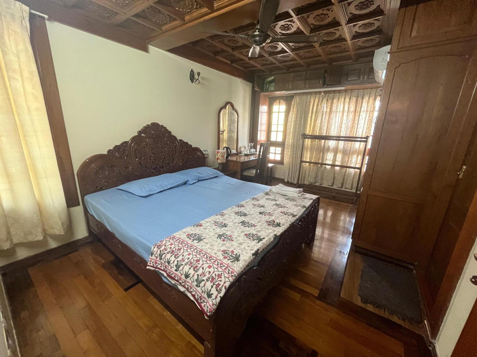 Court View Apartment *
