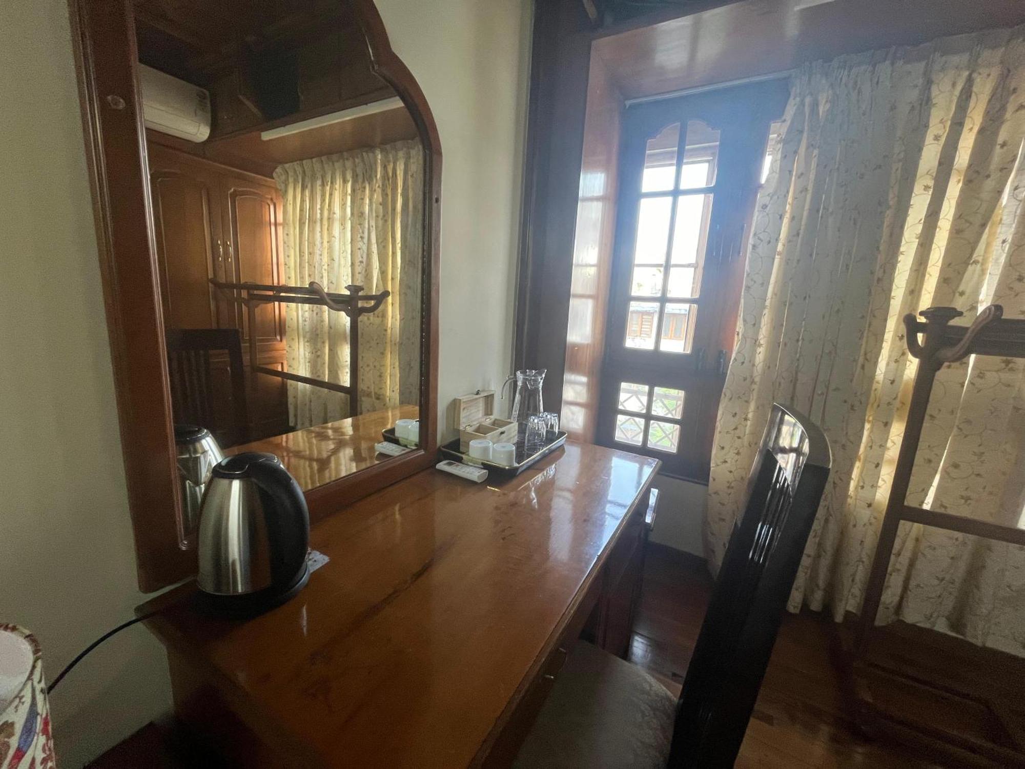 Court View Apartment *