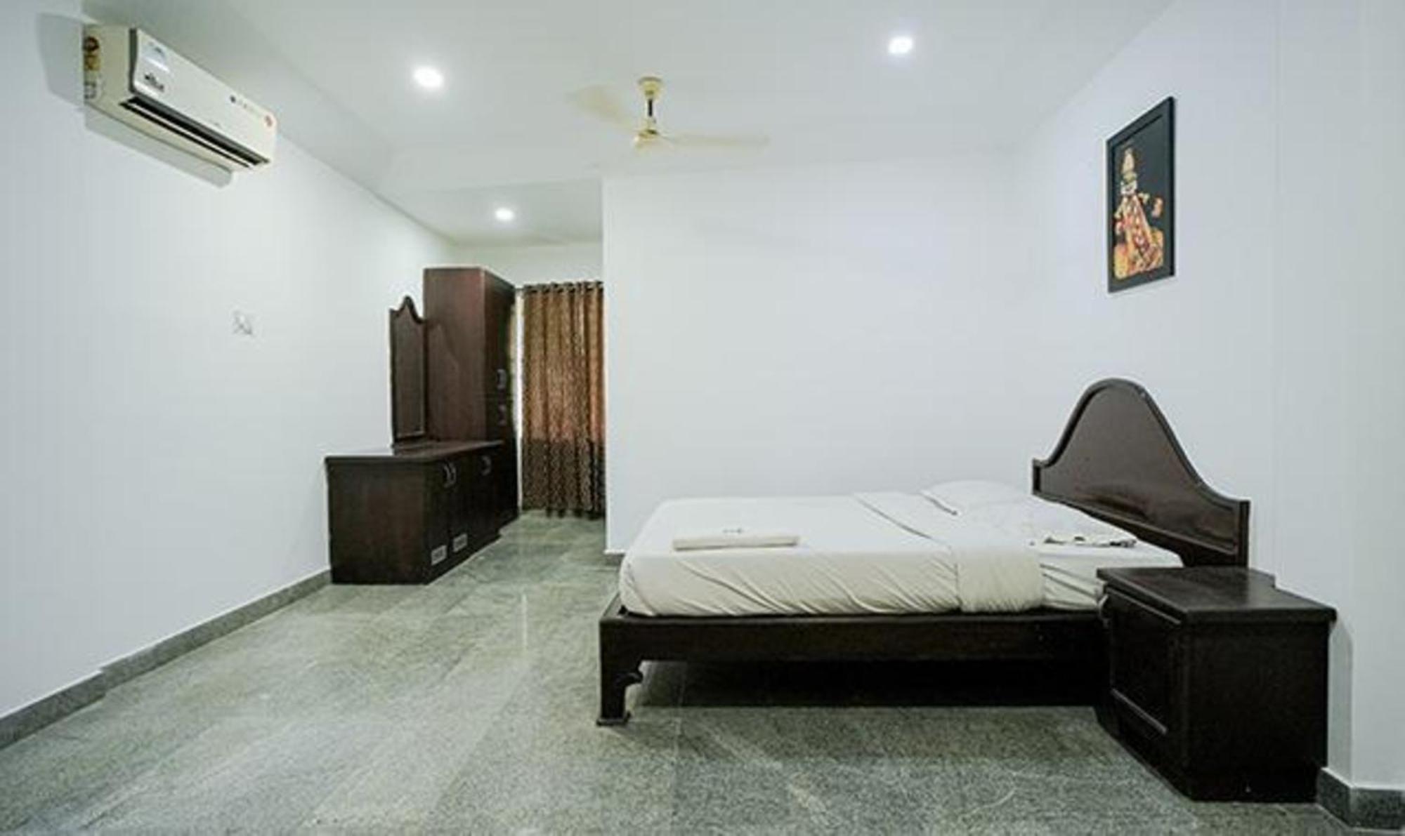 Hotel Fabhotel Lime Light Kochi