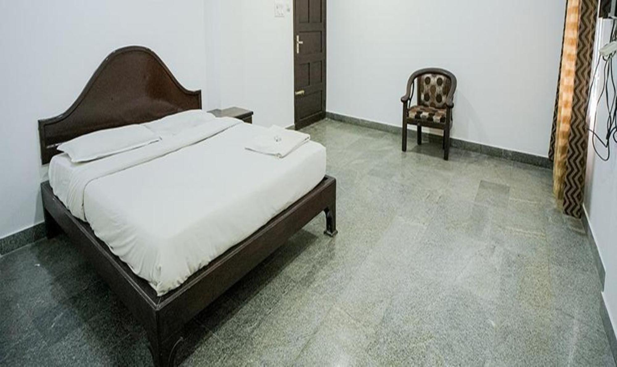Hotel Fabhotel Lime Light Kochi