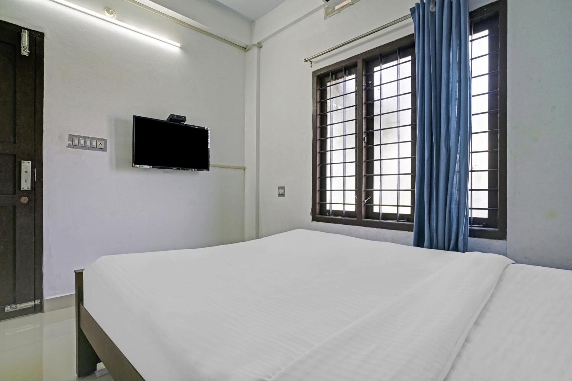 Oyo Nas Tourist Hotel