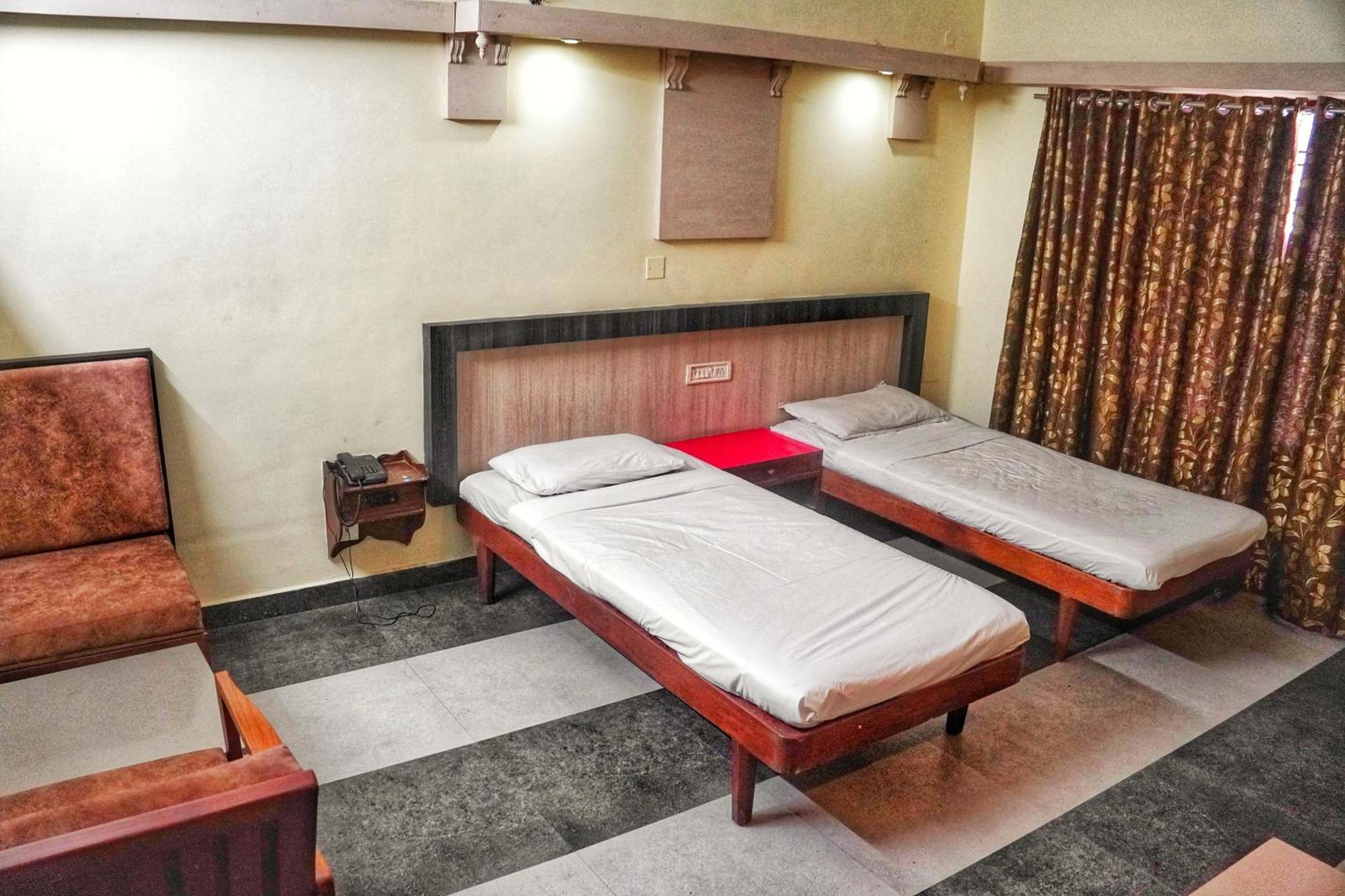 Prasanth Hotel *