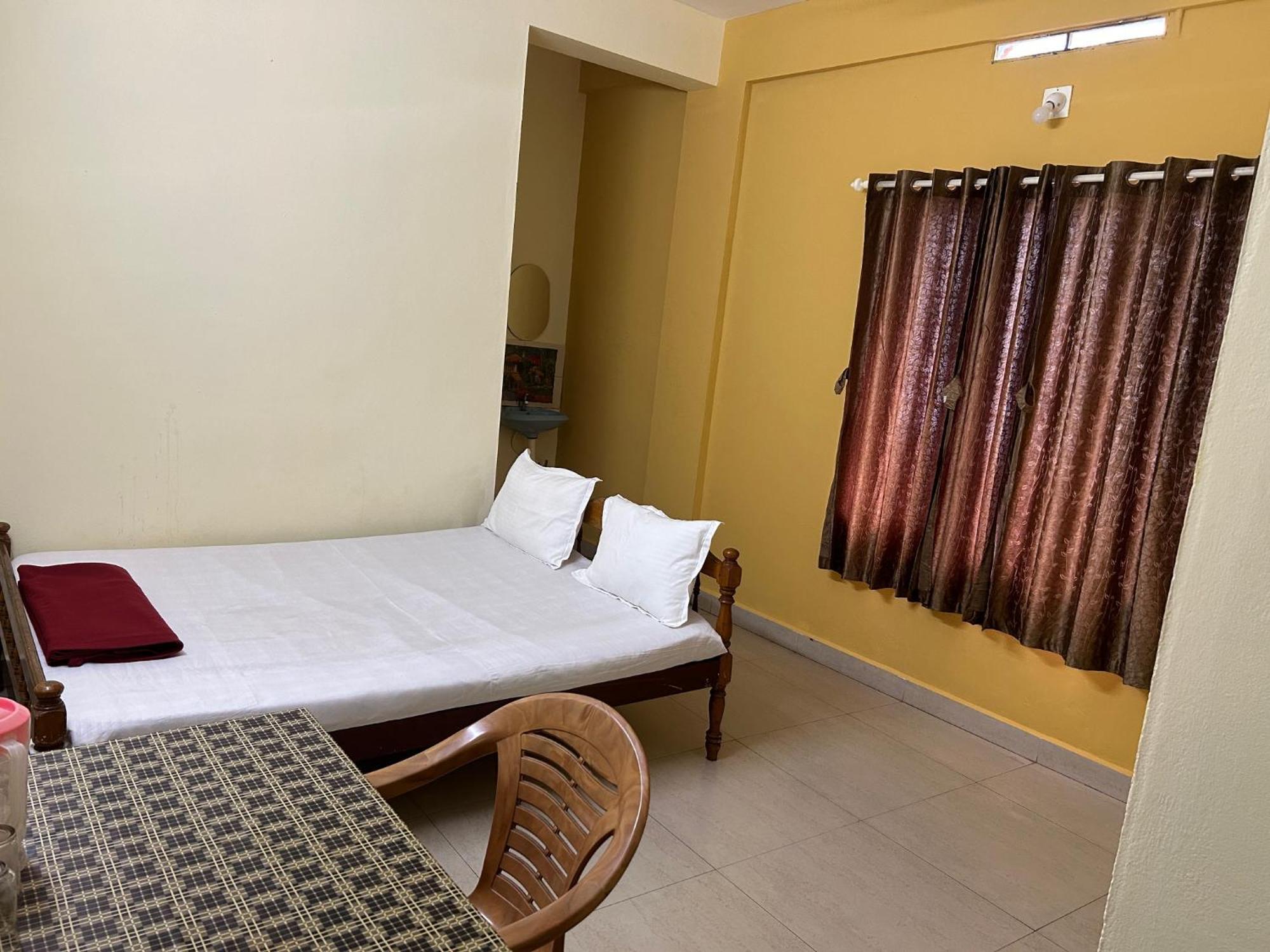 Lodge Mukalel Tourist Kochi