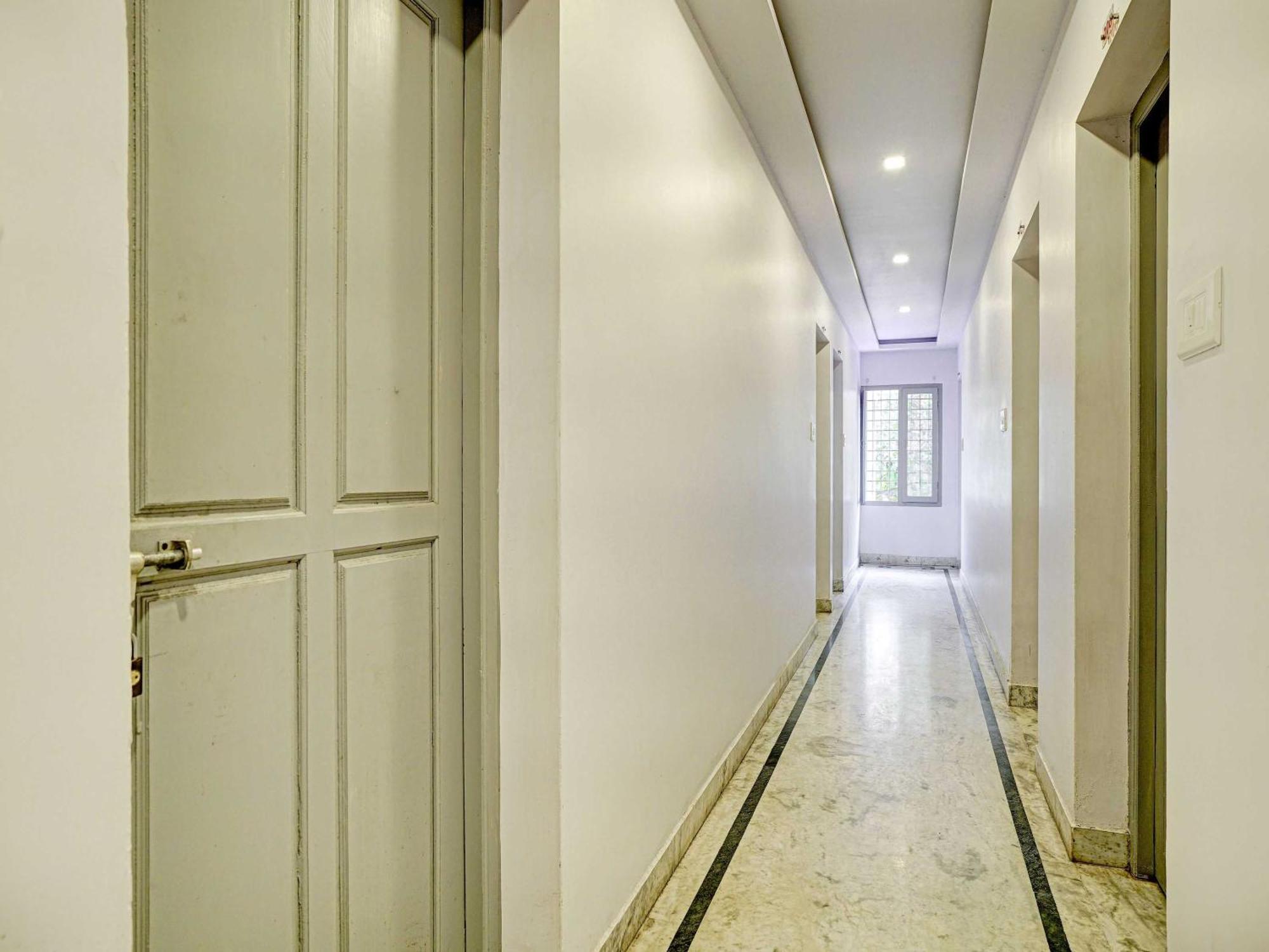 Oyo Flagship Blue Moon Residency