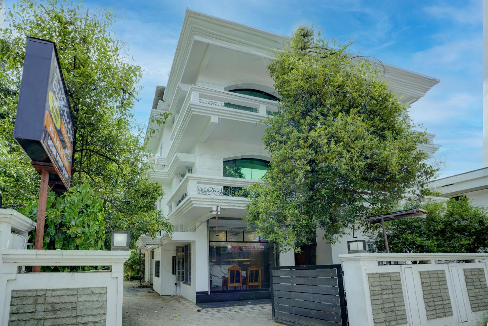 Hotel Oyo Flagship Blue Moon Residency 3*