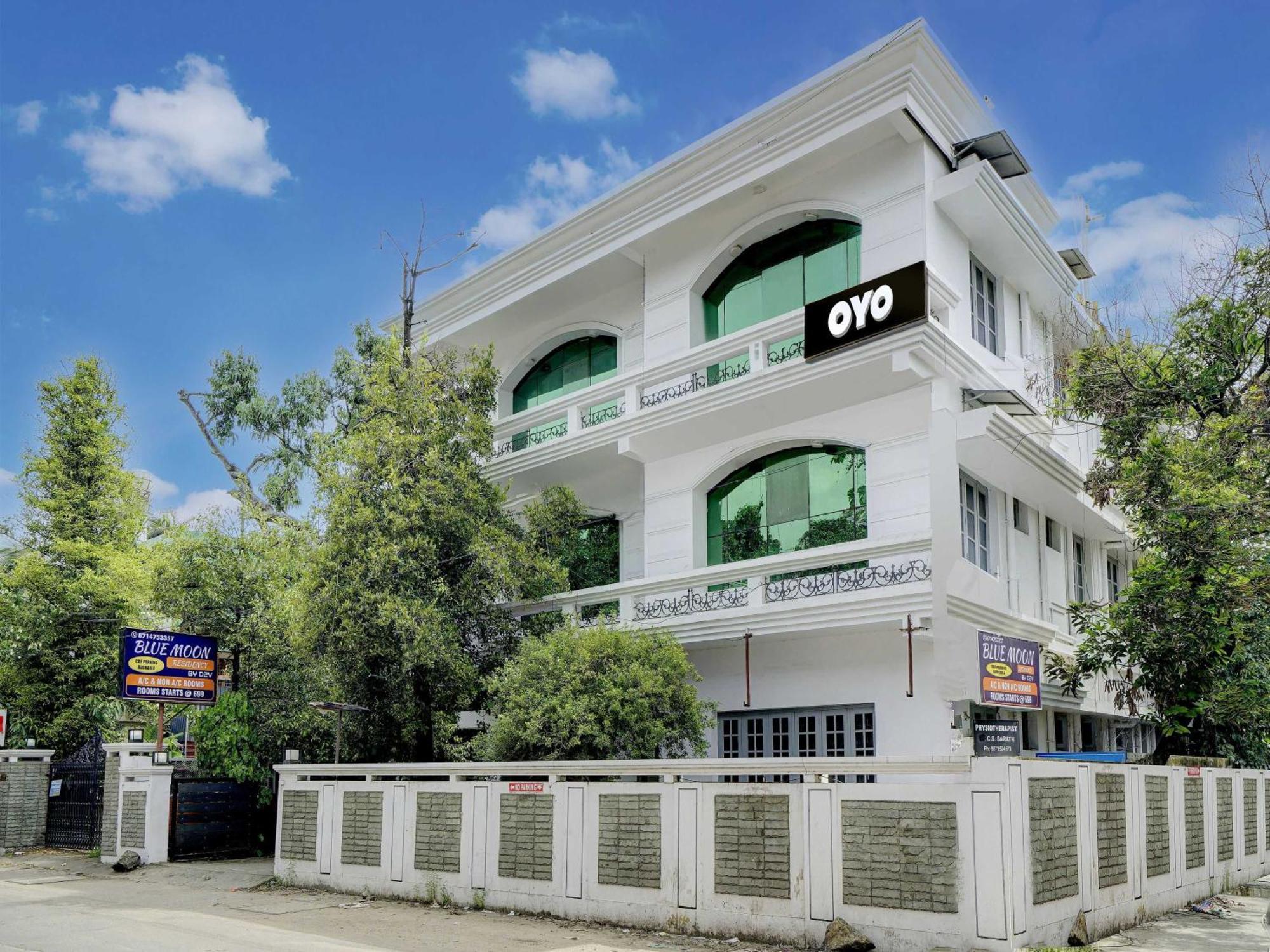 Oyo Flagship Blue Moon Residency Kochi