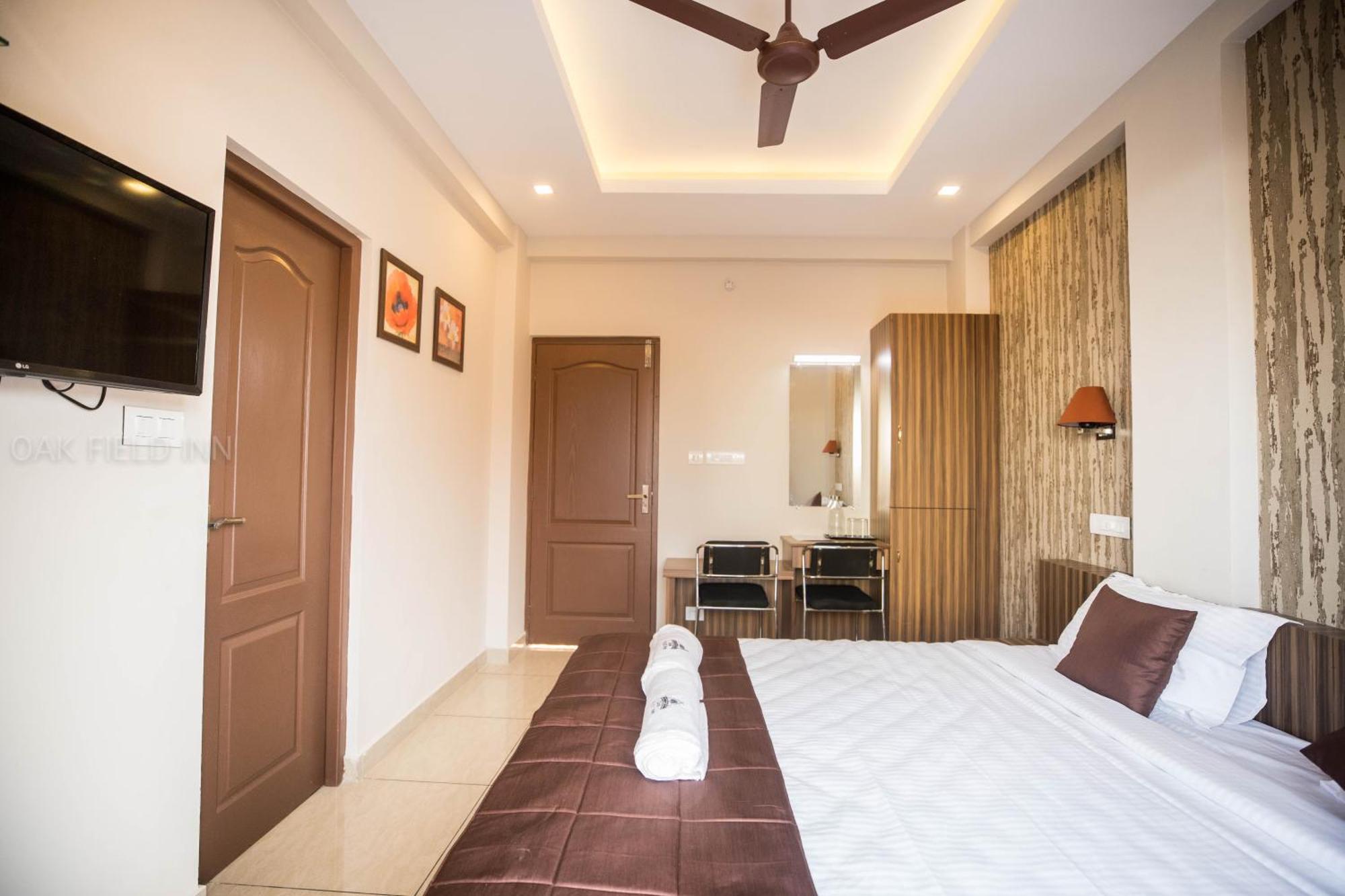 Hotel Oak Field 3*