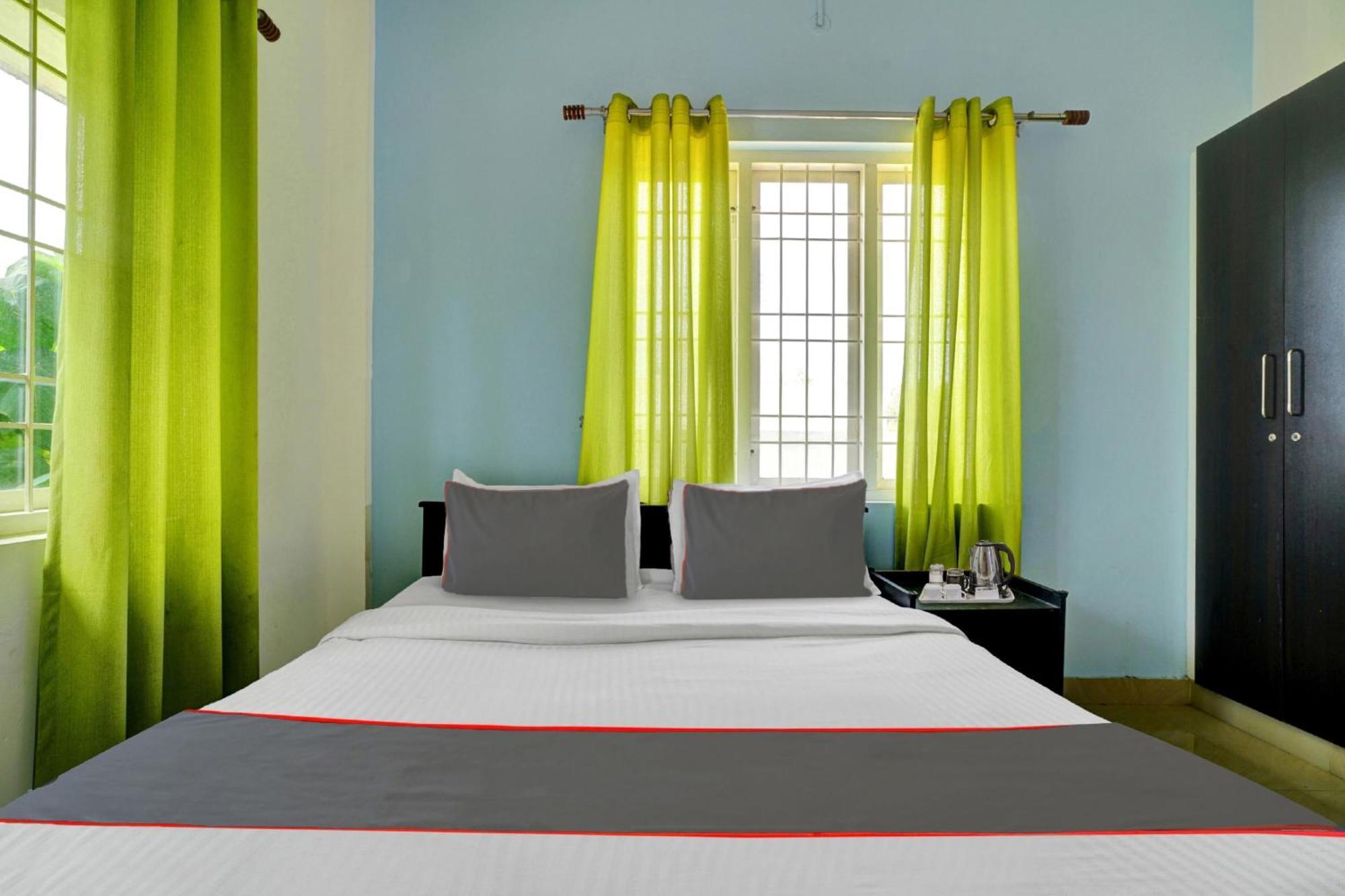 Collection O 81026 Suqoon Premium Stays Hotel