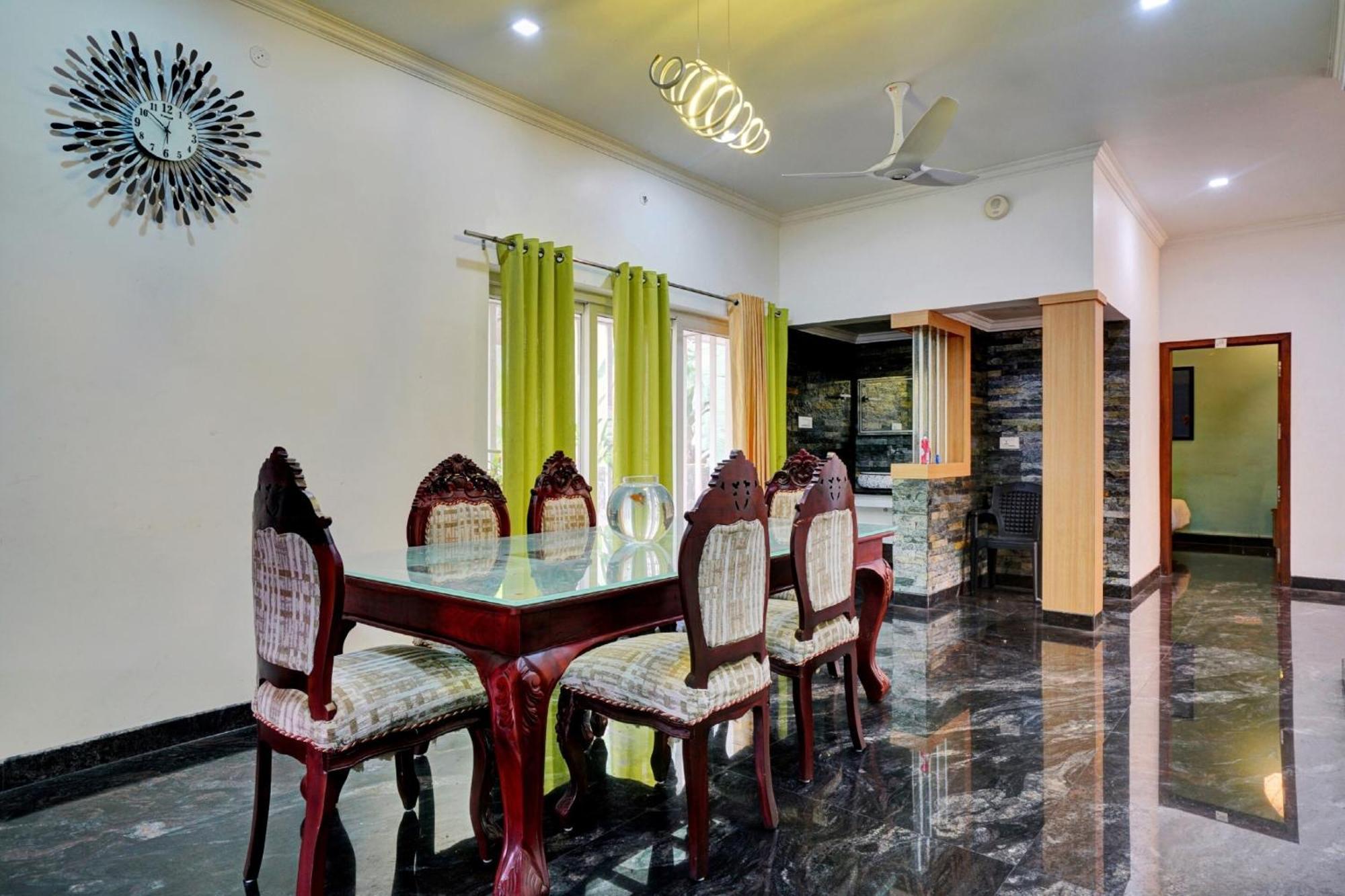 Collection O 81026 Suqoon Premium Stays Hotel 3*