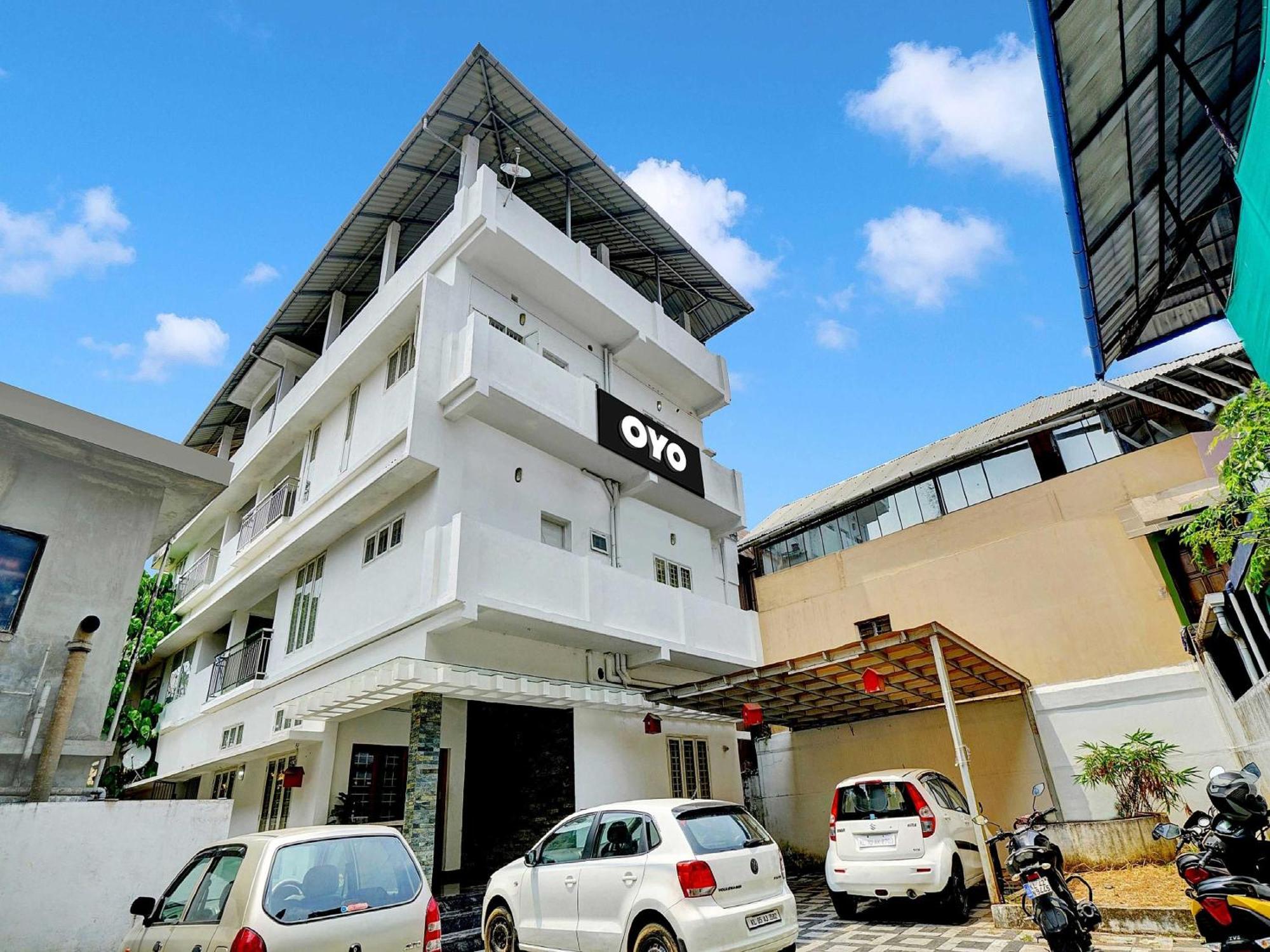 Collection O 81026 Suqoon Premium Stays Hotel