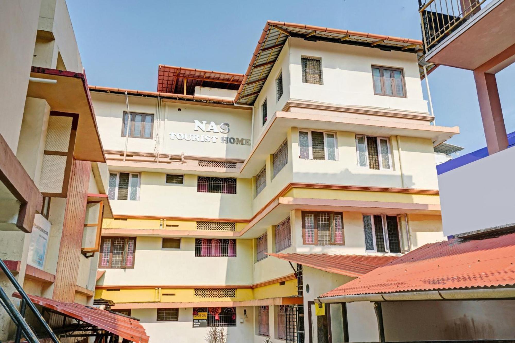 Hotel Oyo Nas Tourist