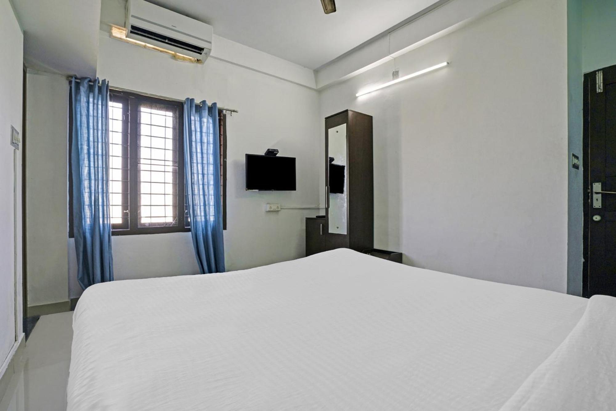 Oyo Nas Tourist Hotel