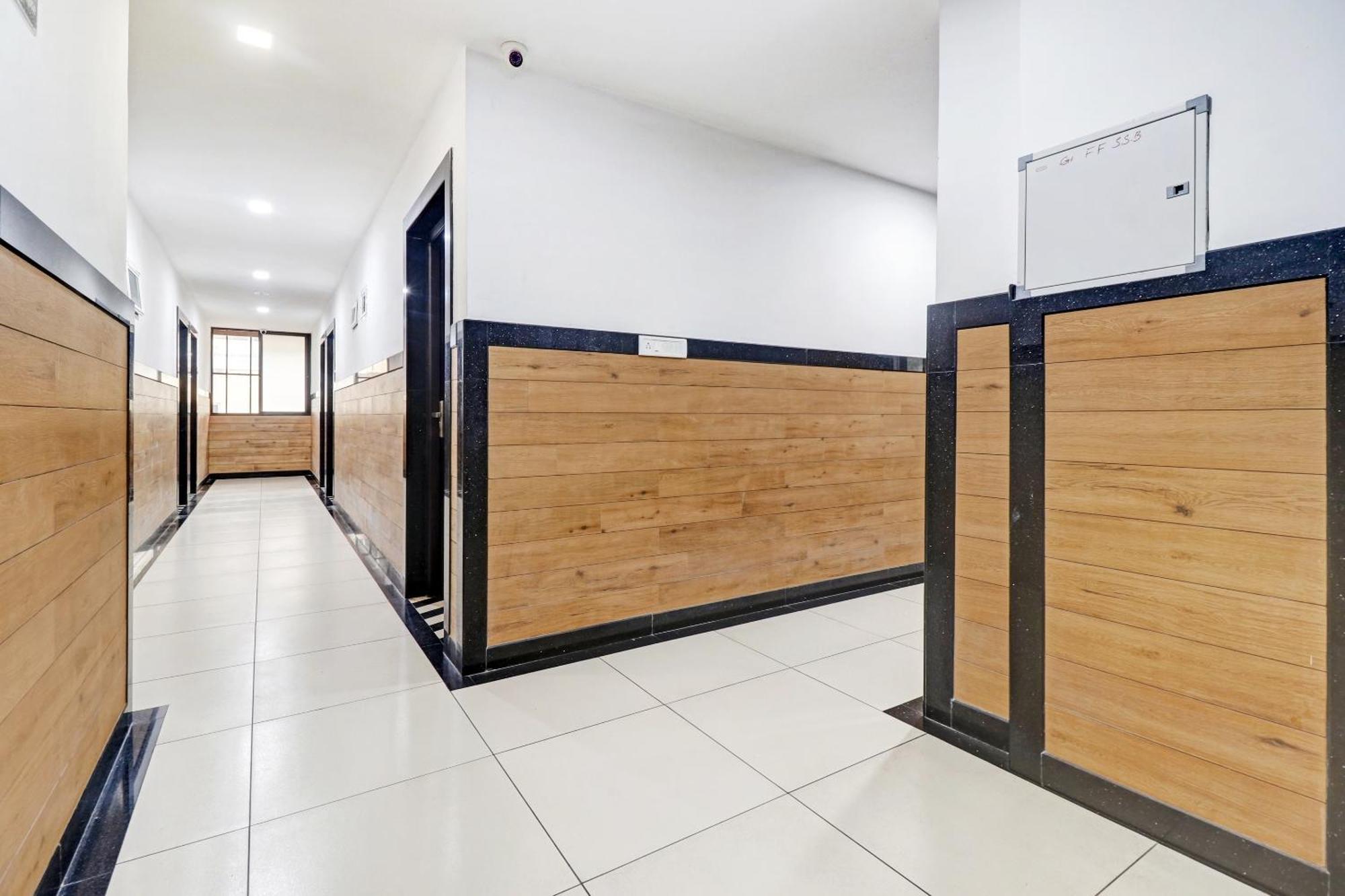 Hotel Oyo Townhouse 595 Majestic 4*