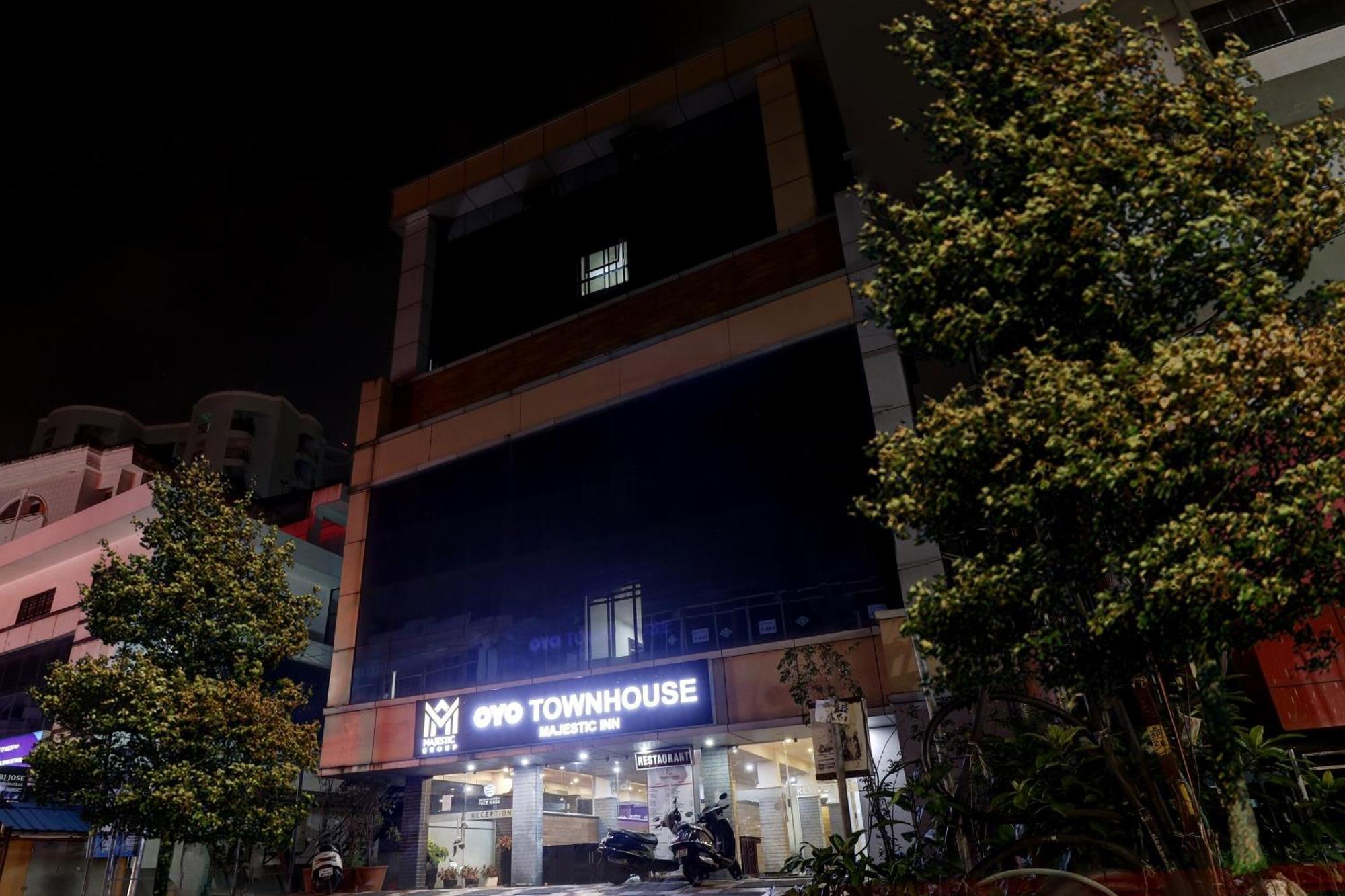 Oyo Townhouse 595 Majestic Hotel