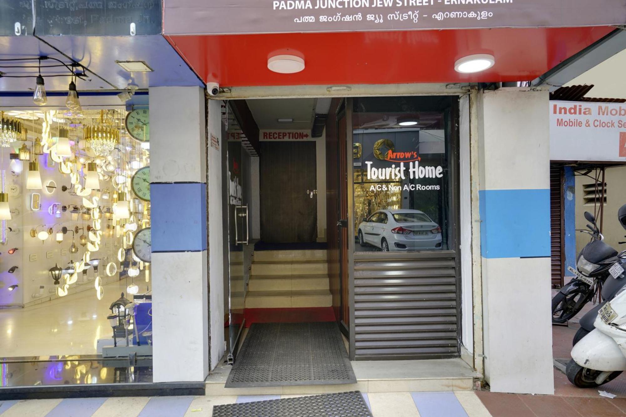 Oyo Flagship Arrows Tourist Hotel 3*