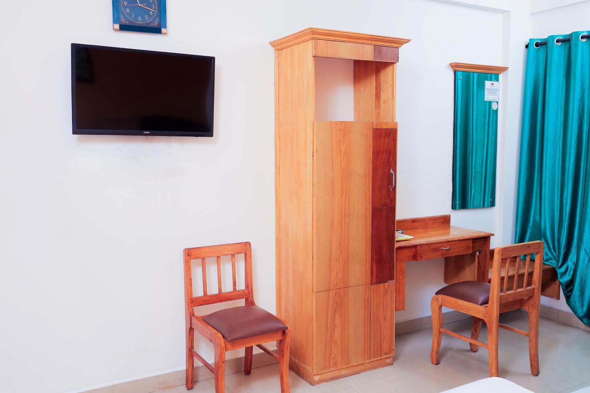 Hotel A V Residency 3*