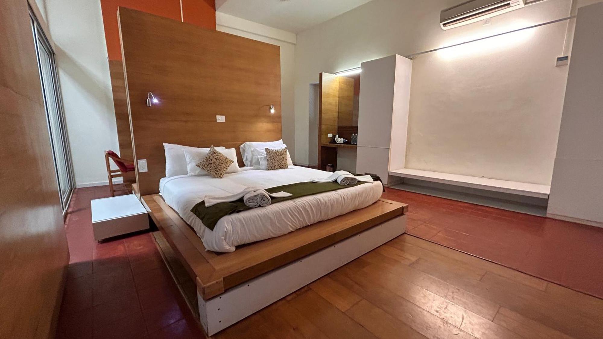 Presidency Artotel, * Kochi