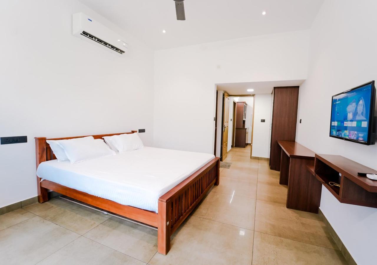 La Riva Lakeside Private Pool By Voye Homes Resort Kochi
