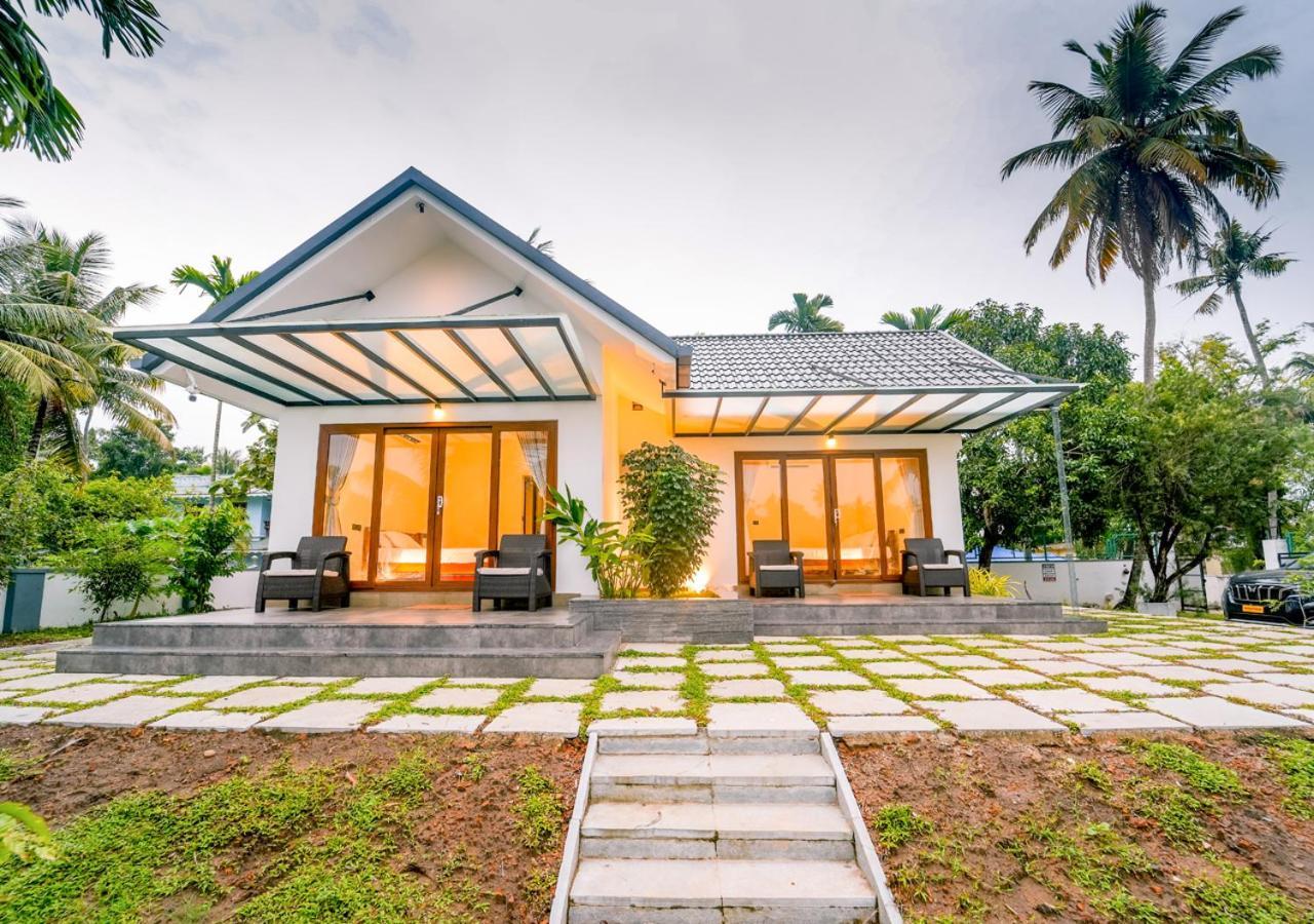 La Riva Lakeside Private Pool By Voye Homes Kochi