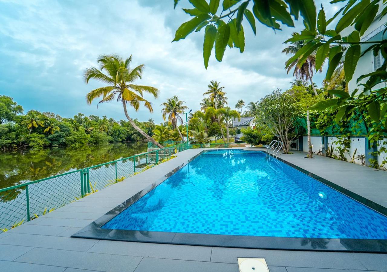 La Riva Lakeside Private Pool By Voye Homes Resort