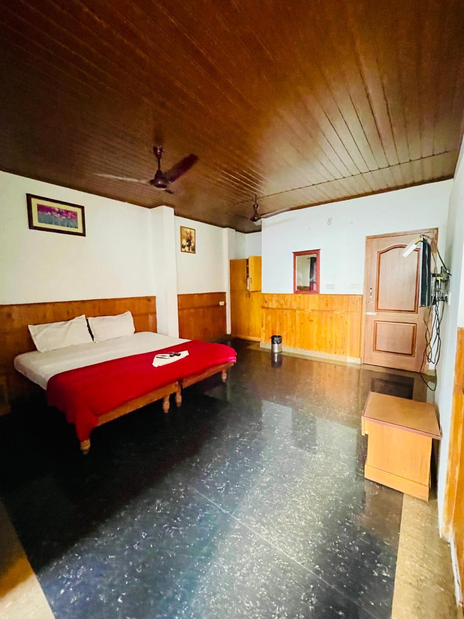 Oval Retreat Palace Hotel Kochi