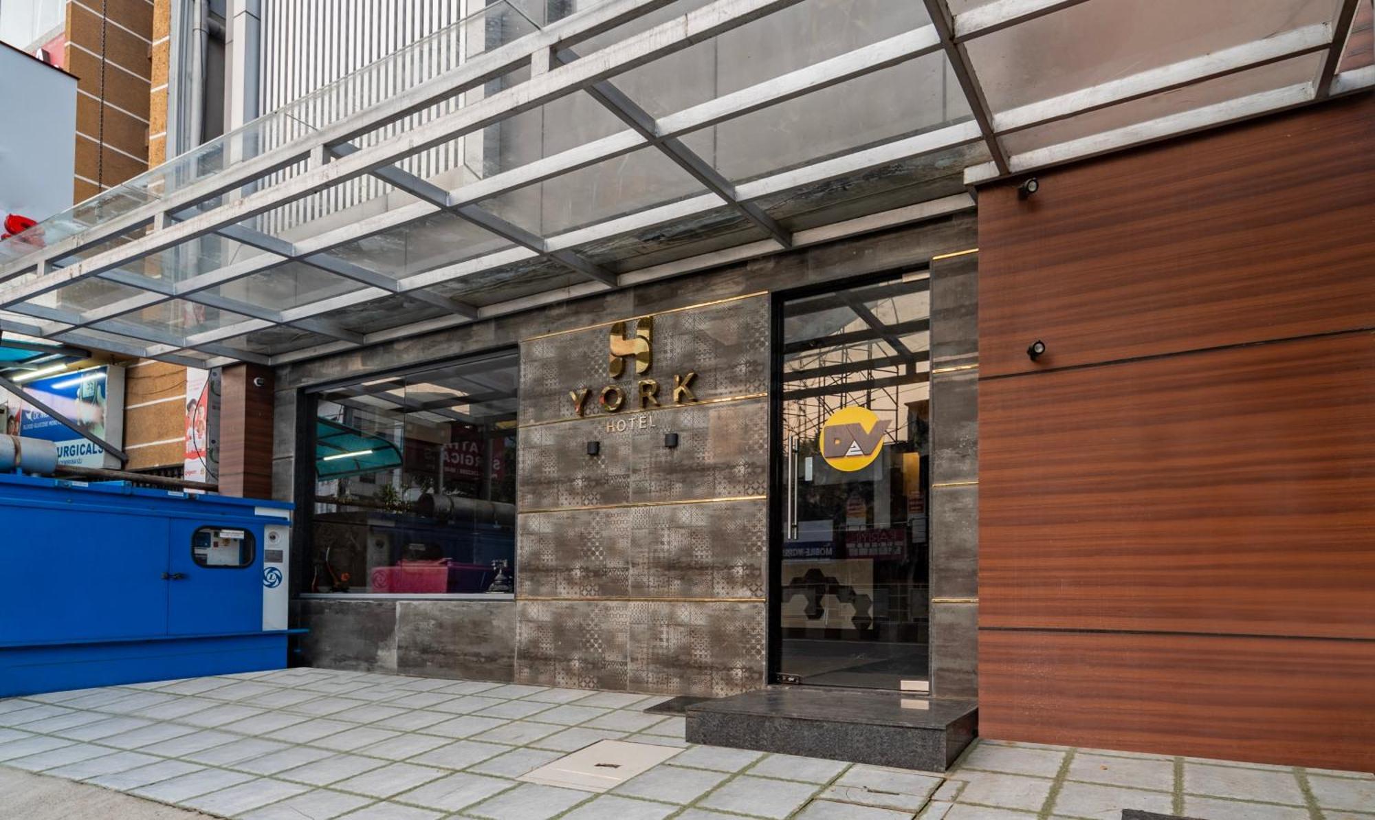 Treebo York By D2v, 3* Kochi