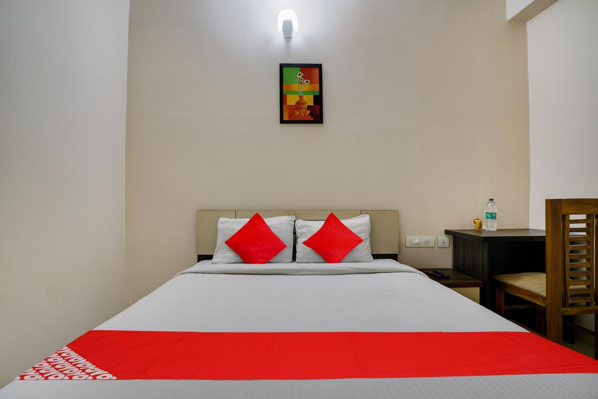 Oyo Flagship Arrows Tourist Kochi