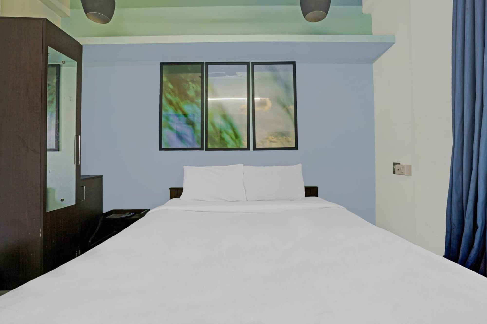 Oyo Nas Tourist Hotel 3*