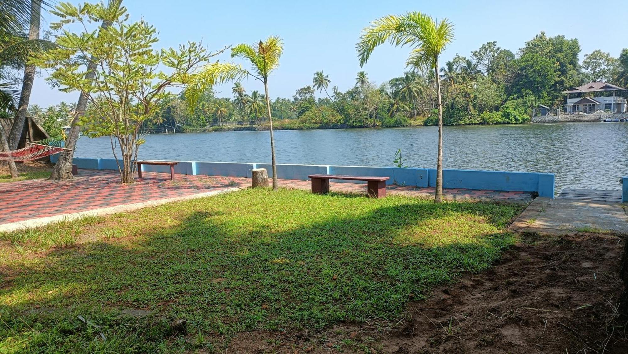 River View - Waterfront * Kochi