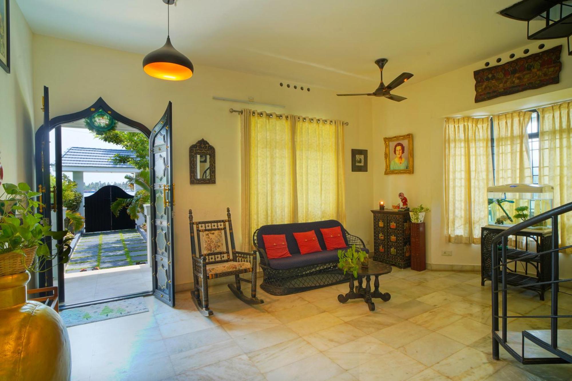 Villa The Island House Homestay